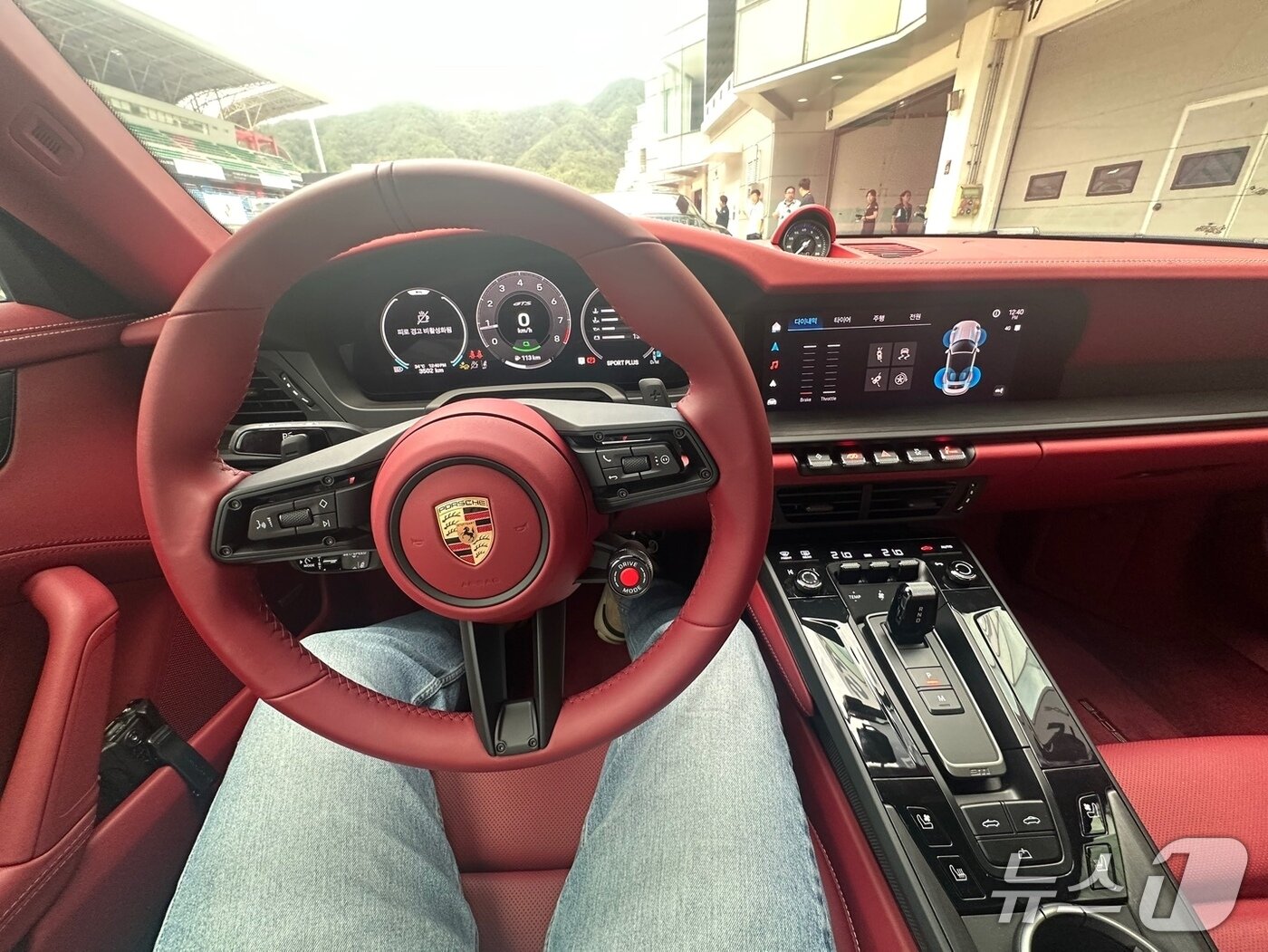 본문 이미지 -  포르쉐 신형 911 GTS 실내.ⓒ 뉴스1 이동희 기자