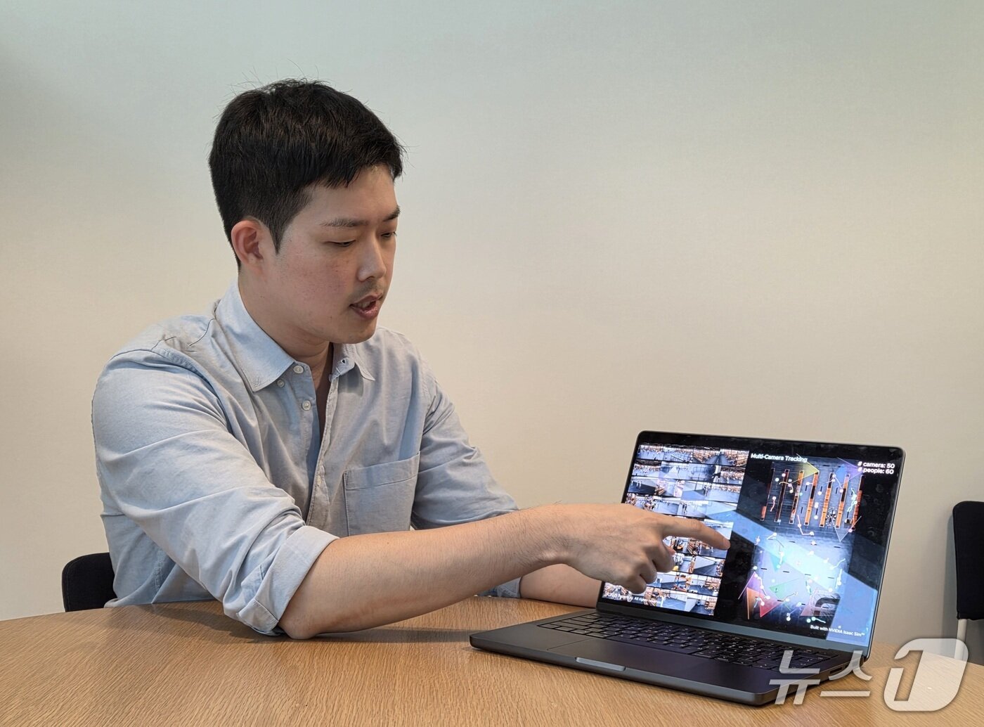 본문 이미지 - 김현수 슈퍼브에이아이 대표가 자사 기술을 소개하고 있다.2025.8.18 ⓒ뉴스1 이정후 기자