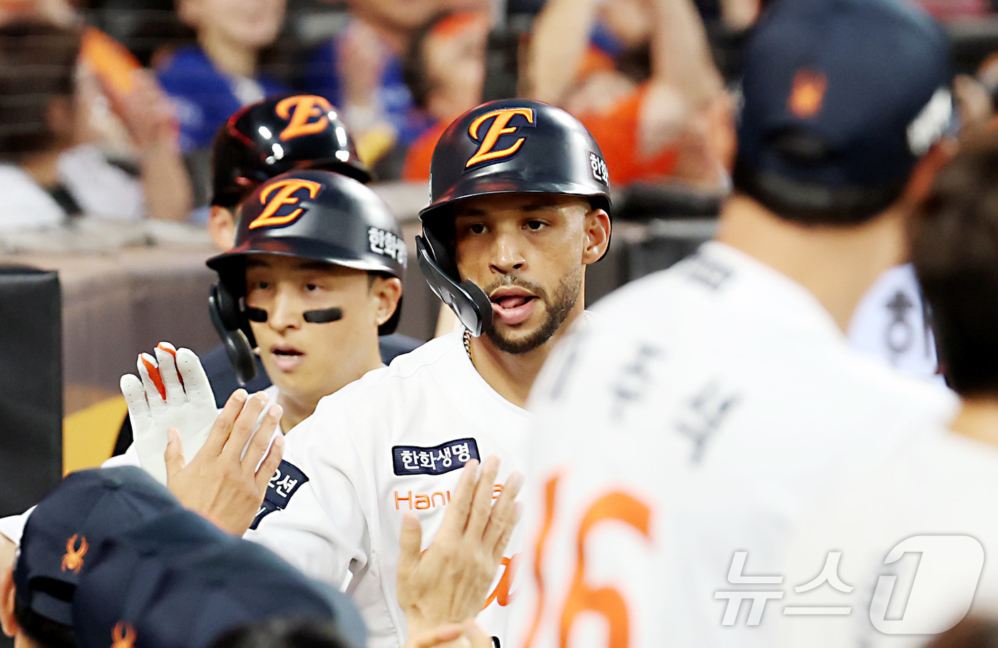 (대전=뉴스1) 김기남 기자 = 19일 대전 한화생명볼파크에서 열린 프로야구 '2025 신한 SOL 뱅크 KBO리그' 한화이글스 대 두산베어스 경기에서 한화 리베라토가 3회말 역전 …