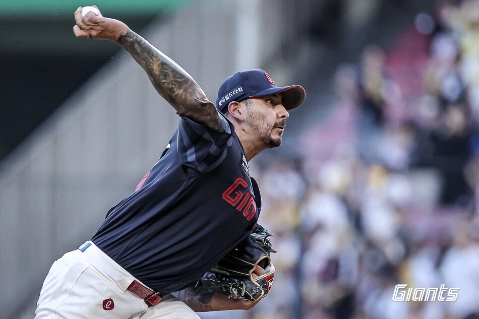 본문 이미지 - 롯데 자이언츠 외국인 투수 빈스 벨라스케즈. (롯데 자이언츠 제공)