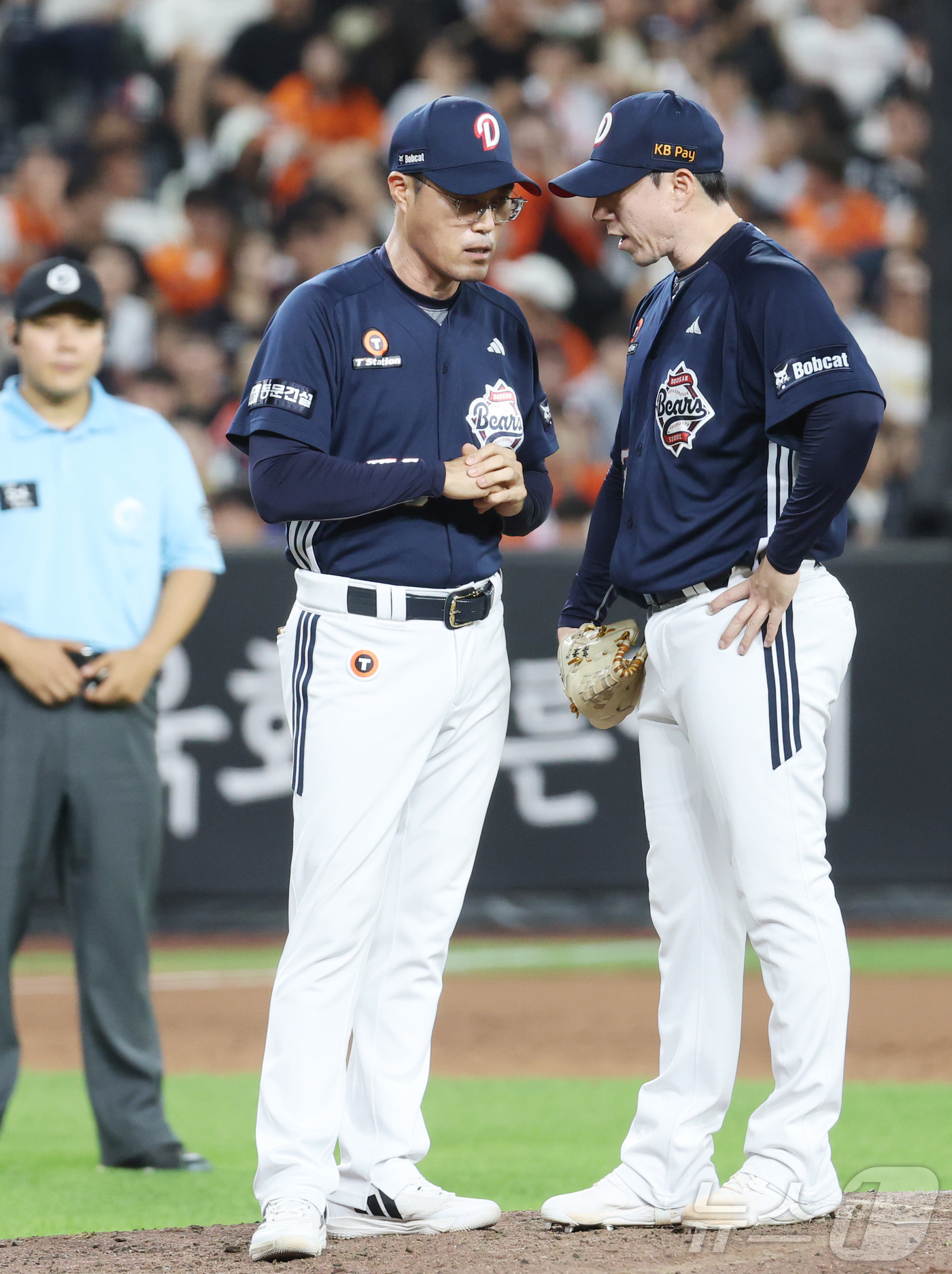 (대전=뉴스1) 김기남 기자 = 19일 대전 한화생명볼파크에서 열린 프로야구 '2025 신한 SOL 뱅크 KBO리그' 한화이글스 대 두산베어스 경기에서 두산 양의지가 8회말 2사 …