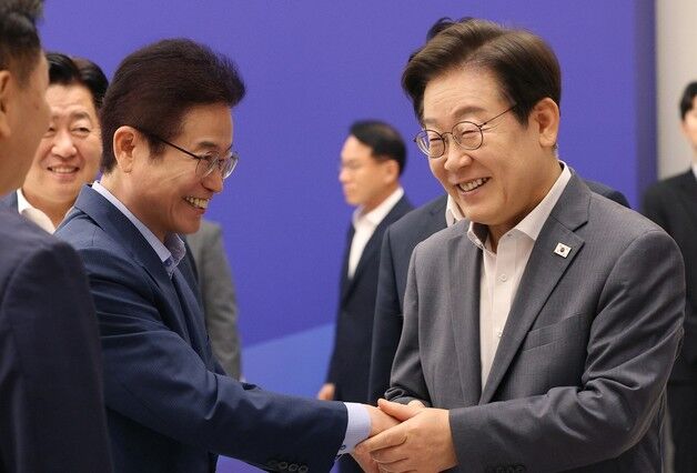 이재명 대통령 "이철우 지사님의 암을 낫게 해드려야죠"