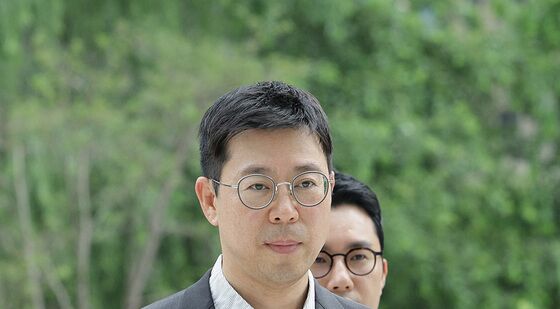 특검 출석하는 민경민 대표