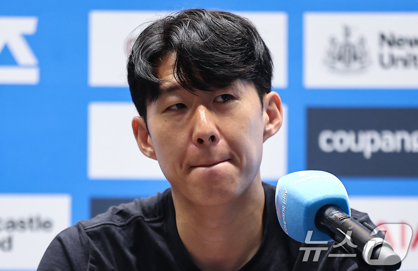 본문 이미지 - 토트넘 손흥민이 2일 서울 영등포구 IFC TWO The Forum에서 열린 2025 쿠팡플레이 시리즈 토트넘 프리 기자회견에서 취재진 질문에 답하고 있다. 2025.8.2/뉴스1 ⓒ News1 김도우 기자