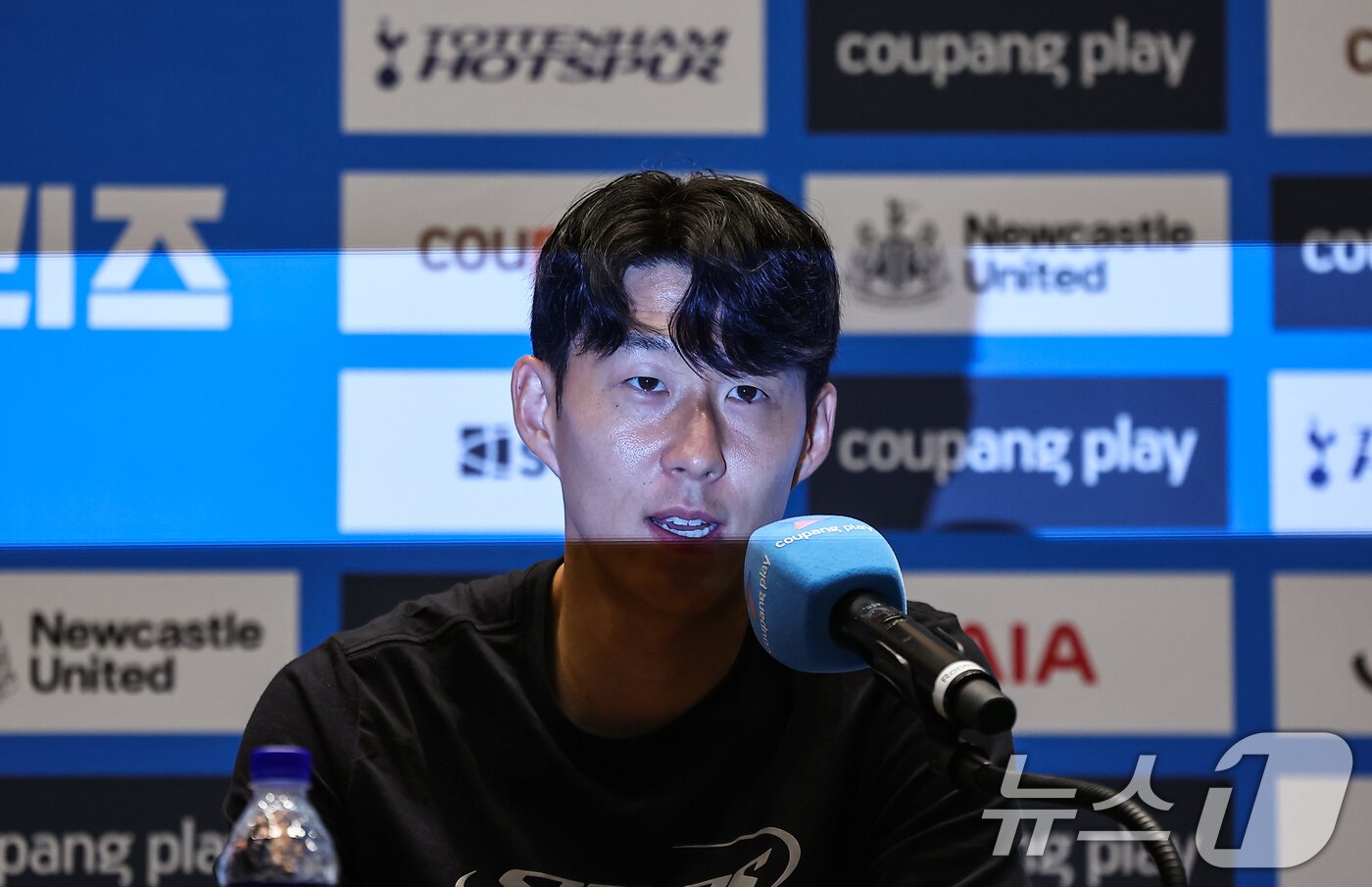 본문 이미지 - 토트넘 손흥민이 2일 서울 영등포구 IFC TWO The Forum에서 열린 2025 쿠팡플레이 시리즈 토트넘 프리 기자회견에서 취재진 질문에 답하고 있다. 2025.8.2/뉴스1 ⓒ News1 김도우 기자