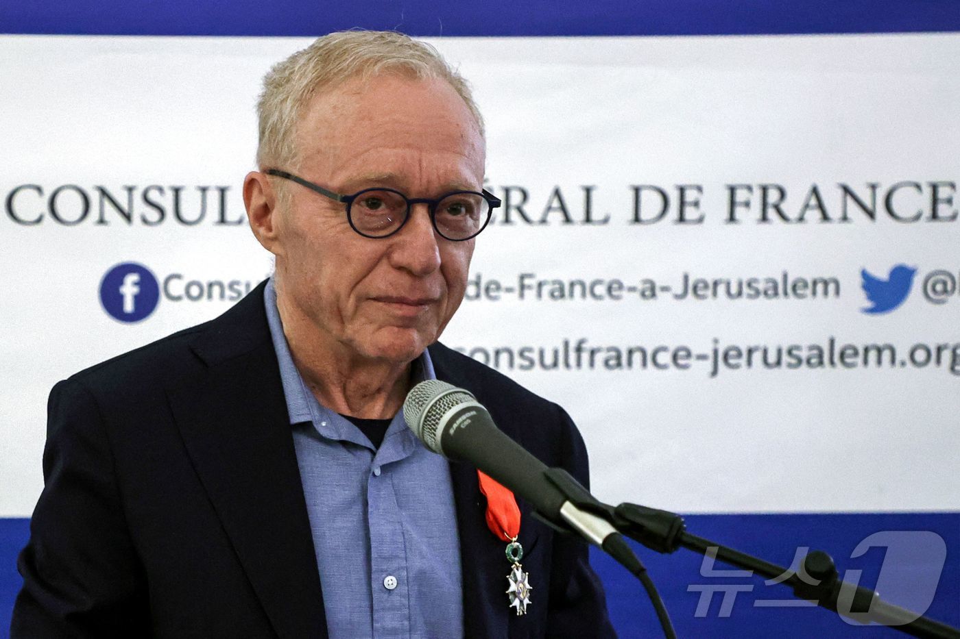 (예루살렘 AFP=뉴스1) 윤다정 기자 = 2023년 4월 12일(현지시간) 이스라엘의 저명한 작가이자 평화운동가인 다비드 그로스만이 예루살렘에 위치한 프랑스 영사관 본부에서 프랑 …