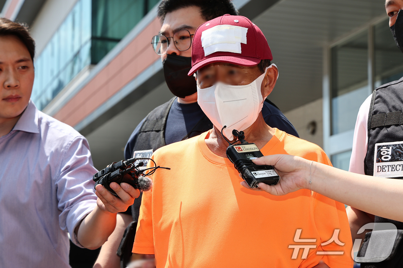 (서울=뉴스1) 김도우 기자 = 동거하던 50대 여성을 살해한 혐의를 받는 중국 국적 60대 남성 김 모 씨가 2일 서울남부지방법원에서 열리는 구속 전 피의자심문(영장실질심사)을 …