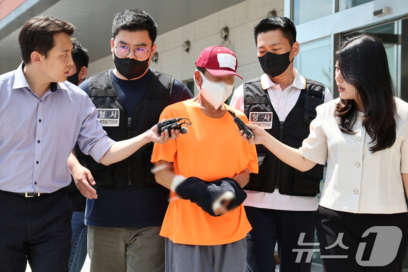 (서울=뉴스1) 김도우 기자 = 동거하던 50대 여성을 살해한 혐의를 받는 중국 국적 60대 남성 김 모 씨가 2일 서울남부지방법원에서 열리는 구속 전 피의자심문(영장실질심사)을 …