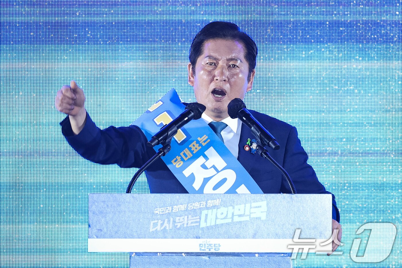 본문 이미지 - 정청래 더불어민주당 당대표 후보가 2일 경기 고양시 킨텍스에서 열린 제2차 임시전국당원대회에서 정견발표를 하고 있다. 2025.8.2/뉴스1 ⓒ News1 유승관 기자