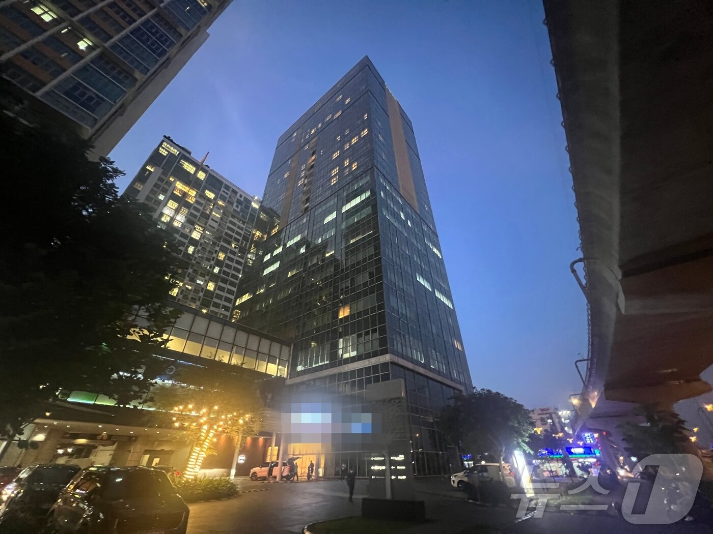 본문 이미지 - &#39;집사 게이트&#39; 의혹을 받고 해외 도피 중인 김건희 집사 김예성 씨가 최근까지 거주했던 숙소로 알려져있는 베트남 호찌민 2군 타오디엔의 고급 레지던스 호텔. 2025.7.31/뉴스1 ⓒ News1 김민수 기자