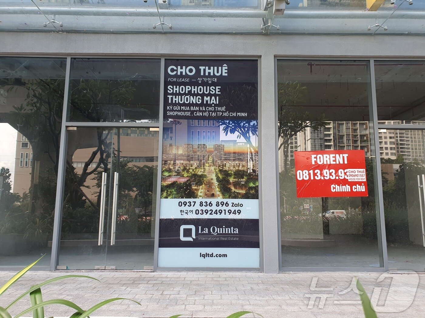 본문 이미지 - 베트남 호찌민 2군 타오디엔의 한 건물에 &#39;상가임대&#39; 등 한글이 적혀 있다. 2025.7.30/뉴스1 ⓒ News1 정윤미 기자