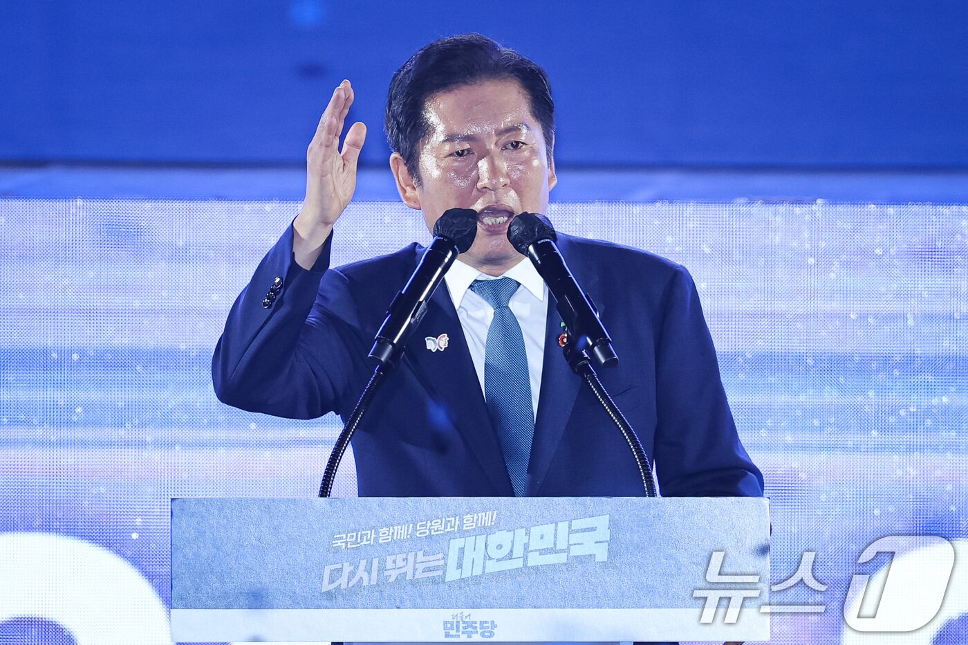 본문 이미지 - 정청래 더불어민주당 신임 당대표가 2일 경기 고양시 킨텍스에서 열린 제2차 임시전국당원대회에서 당대표 수락 연설을 하고 있다. 2025.8.2/뉴스1 ⓒ News1 유승관 기자