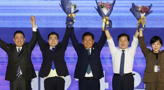 당원들에게 인사하는 신임 정청래호