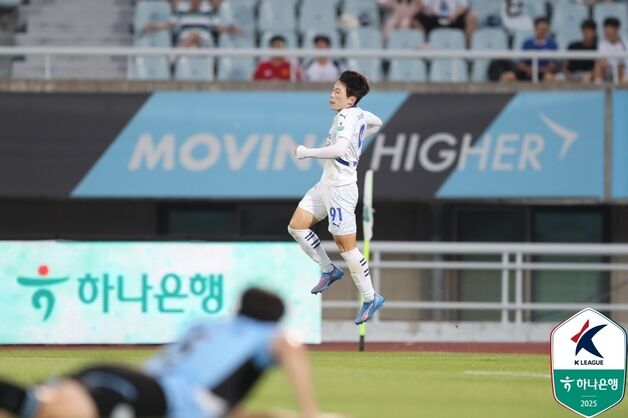 수원 삼성, 천안에 2-1 승리…선두 인천 '8점 차'로 추격