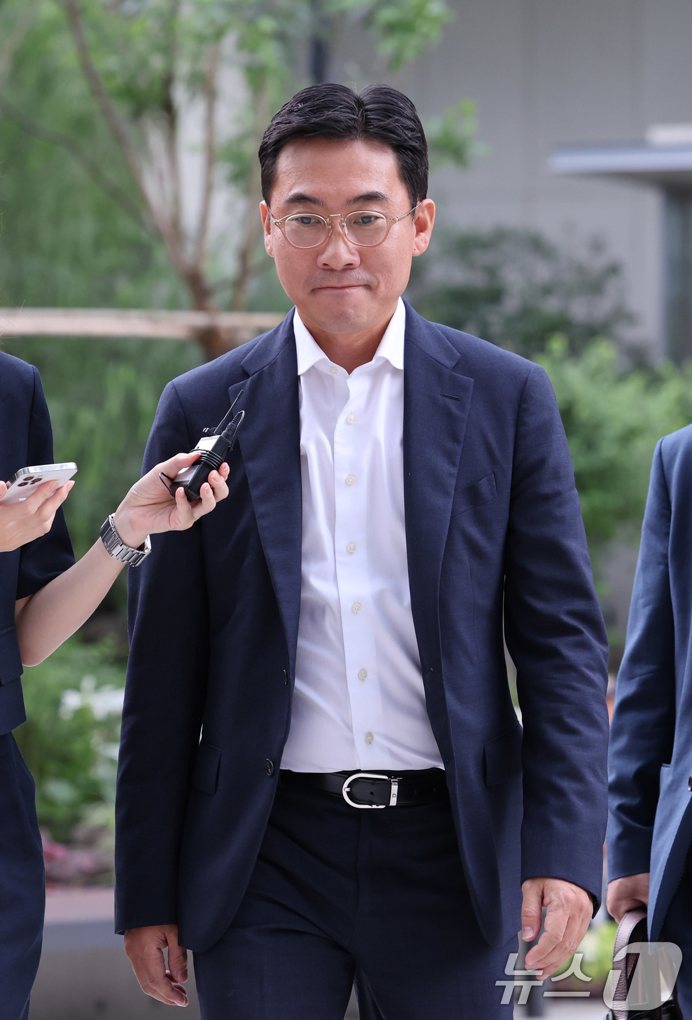 (서울=뉴스1) 박지혜 기자 = 조영탁 IMS모빌리티 대표가 20일 오전 서울 종로구에 마련된 김건희 특검팀(특별검사 민중기) 사무실로 2차 소환조사를 받기 위해 출석하고 있다. …