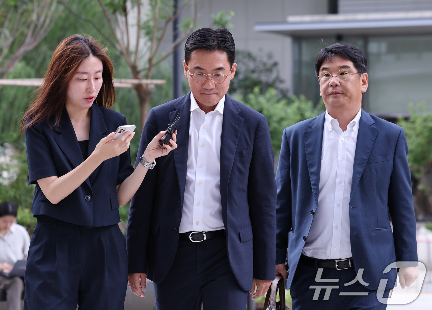 (서울=뉴스1) 박지혜 기자 = 조영탁 IMS모빌리티 대표가 20일 오전 서울 종로구에 마련된 김건희 특검팀(특별검사 민중기) 사무실로 2차 소환조사를 받기 위해 출석하고 있다. …