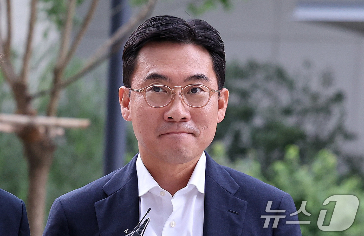 (서울=뉴스1) 박지혜 기자 = 조영탁 IMS모빌리티 대표가 20일 오전 서울 종로구에 마련된 김건희 특검팀(특별검사 민중기) 사무실로 2차 소환조사를 받기 위해 출석하고 있다. …