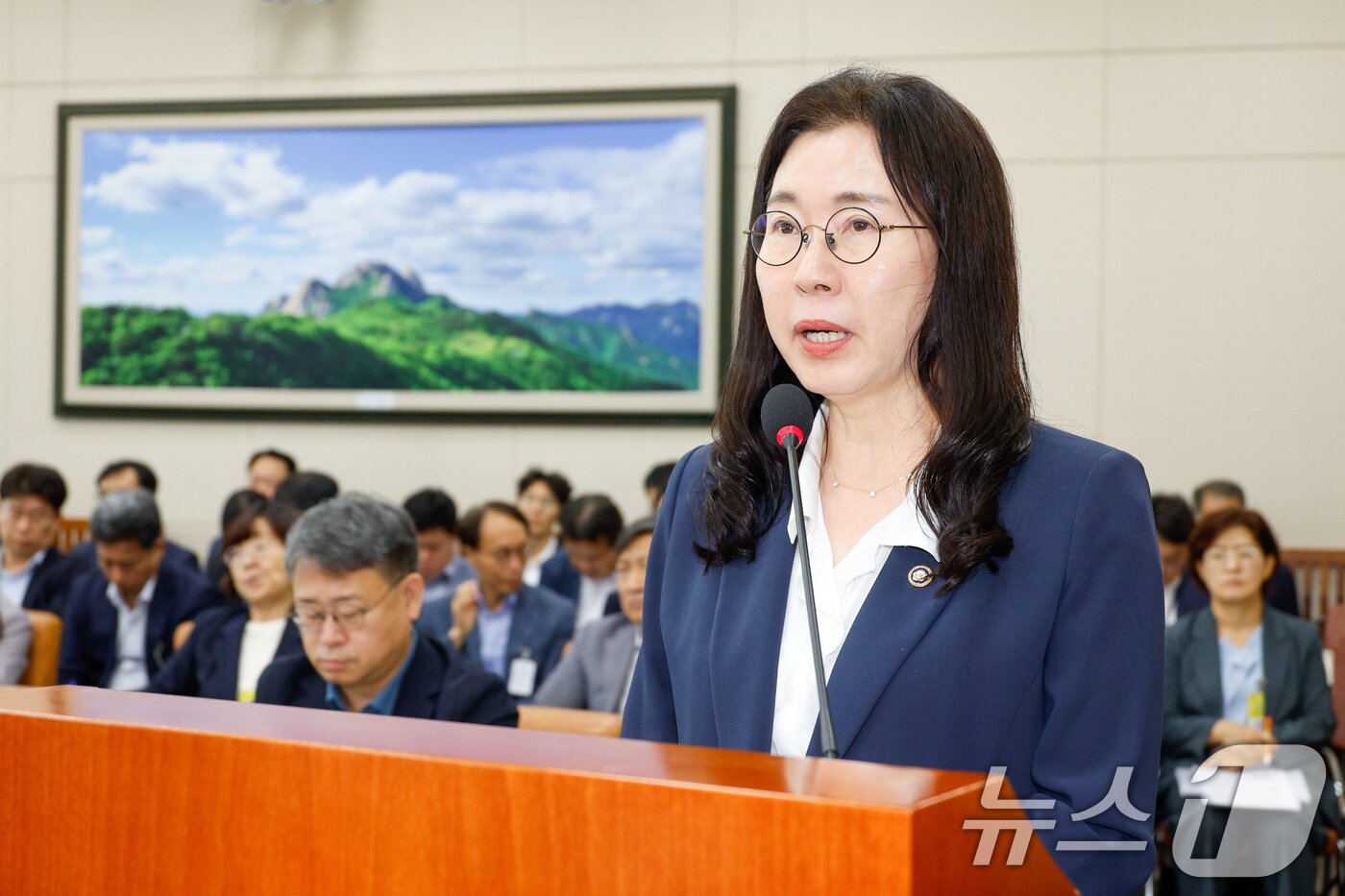 본문 이미지 - 이미선 기상청장이 20일 오전 서울 여의도 국회에서 열린 환경노동위원회 제428회국회&#40;임시회&#41; 제1차 전체회의에 출석해 인사말 및 2024회계연도 결산 제안설명을 하고 있다. 2025.8.20/뉴스1 ⓒ News1 안은나 기자