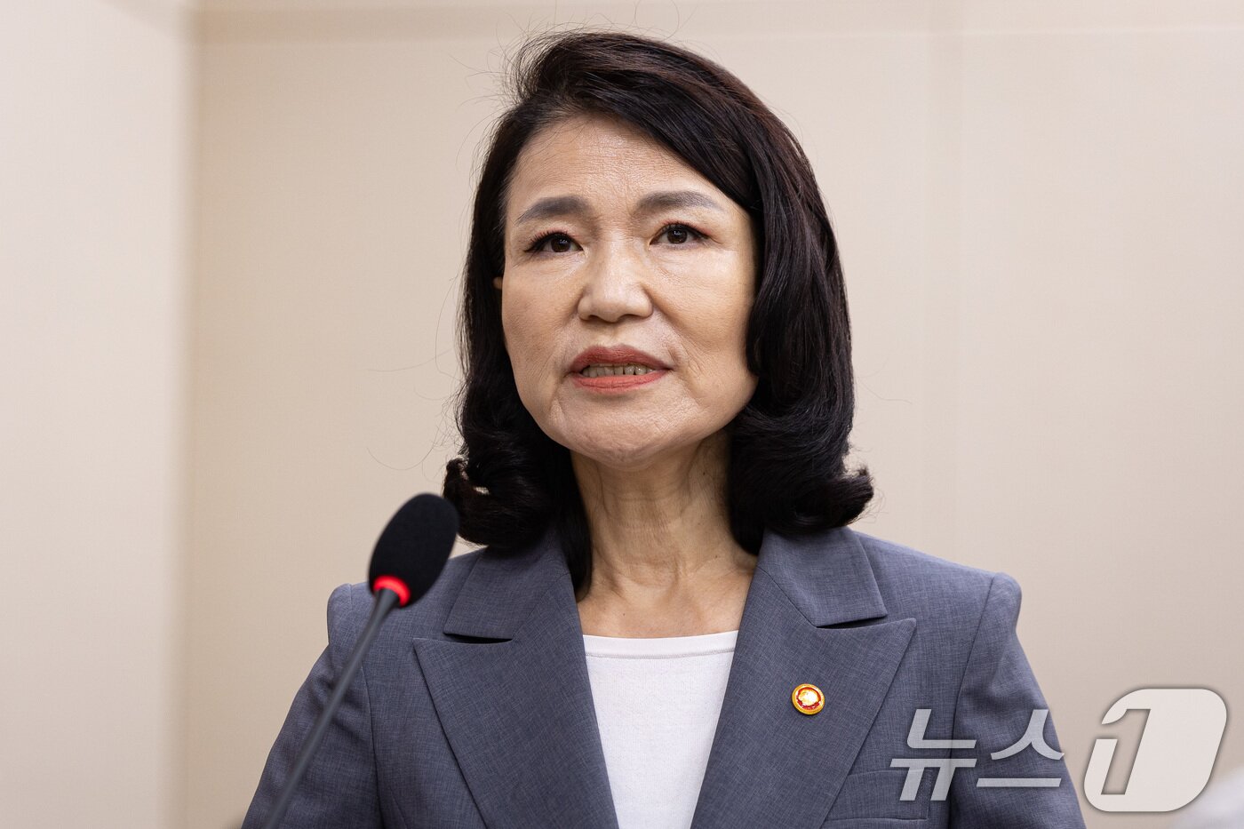 본문 이미지 - 이진숙 방송통신위원장이 20일 서울 여의도 국회에서 열린 제428회 국회&#40;임시회&#41; 과학기술정보방송통신위원회 제1차 전체회의에 출석해 2024회계연도 결산 제안설명을 하고 있다. 2025.8.20/뉴스1 ⓒ News1 유승관 기자