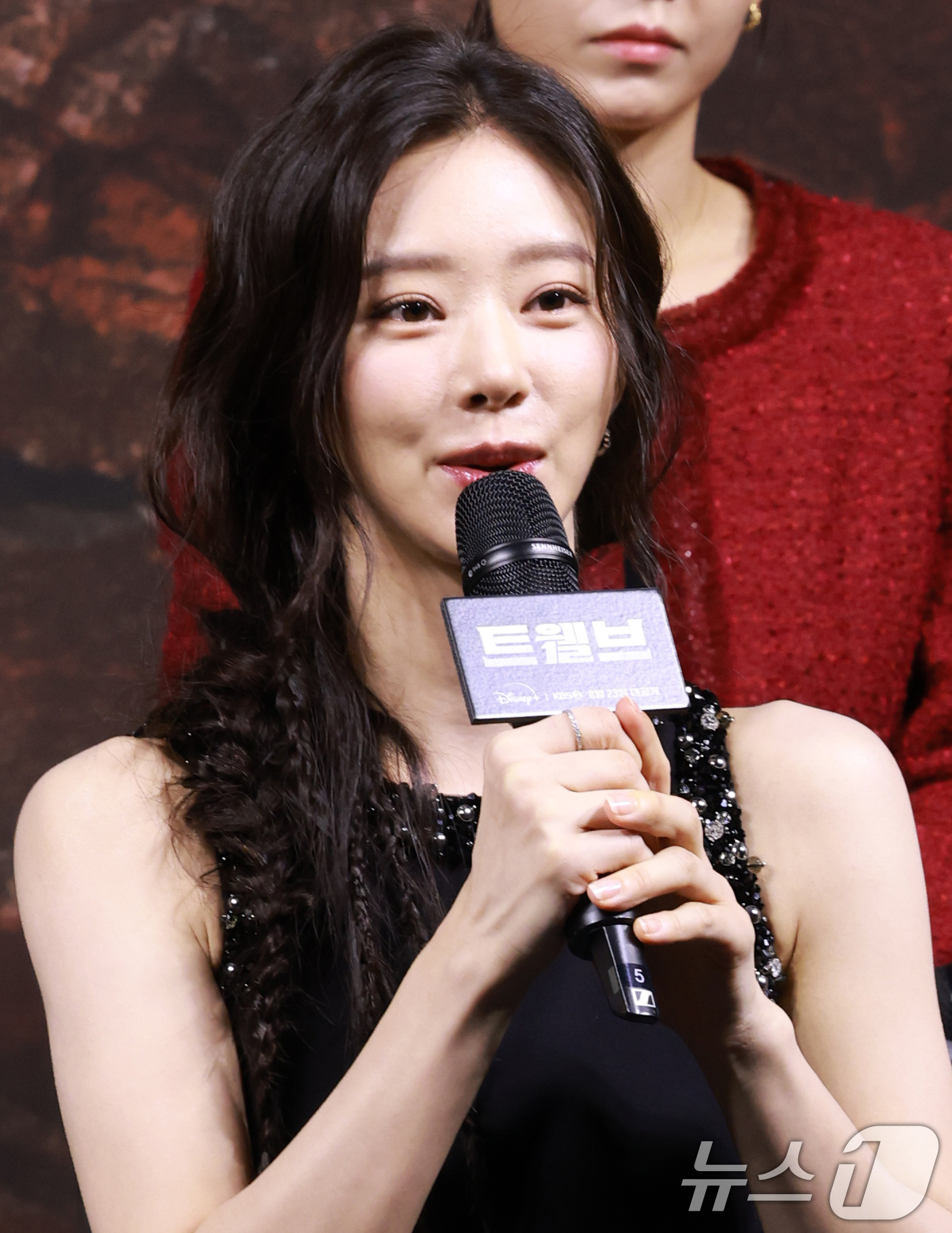 (서울=뉴스1) 권현진 기자 = 배우 이주빈이 20일 오전 서울 중구 앰배서더 서울 풀만 호텔에서 열린 KBS 2TV 토일 미니시리즈 '트웰브' 제작발표회에 참석해 인사말을 하고 …