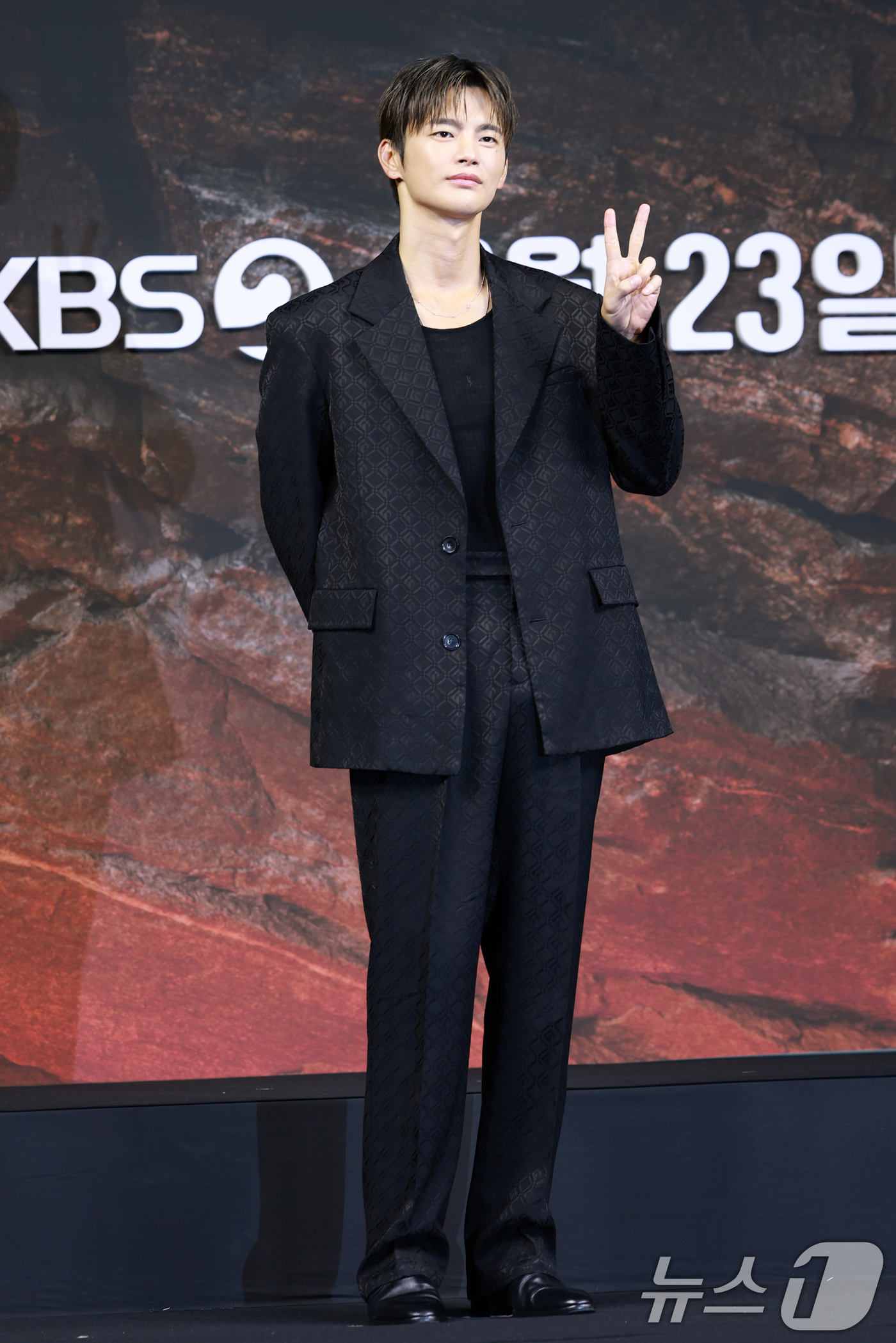 (서울=뉴스1) 권현진 기자 = 배우 서인국이 20일 오전 서울 중구 앰배서더 서울 풀만 호텔에서 열린 KBS 2TV 토일 미니시리즈 '트웰브' 제작발표회에 참석해 포즈를 취하고 …