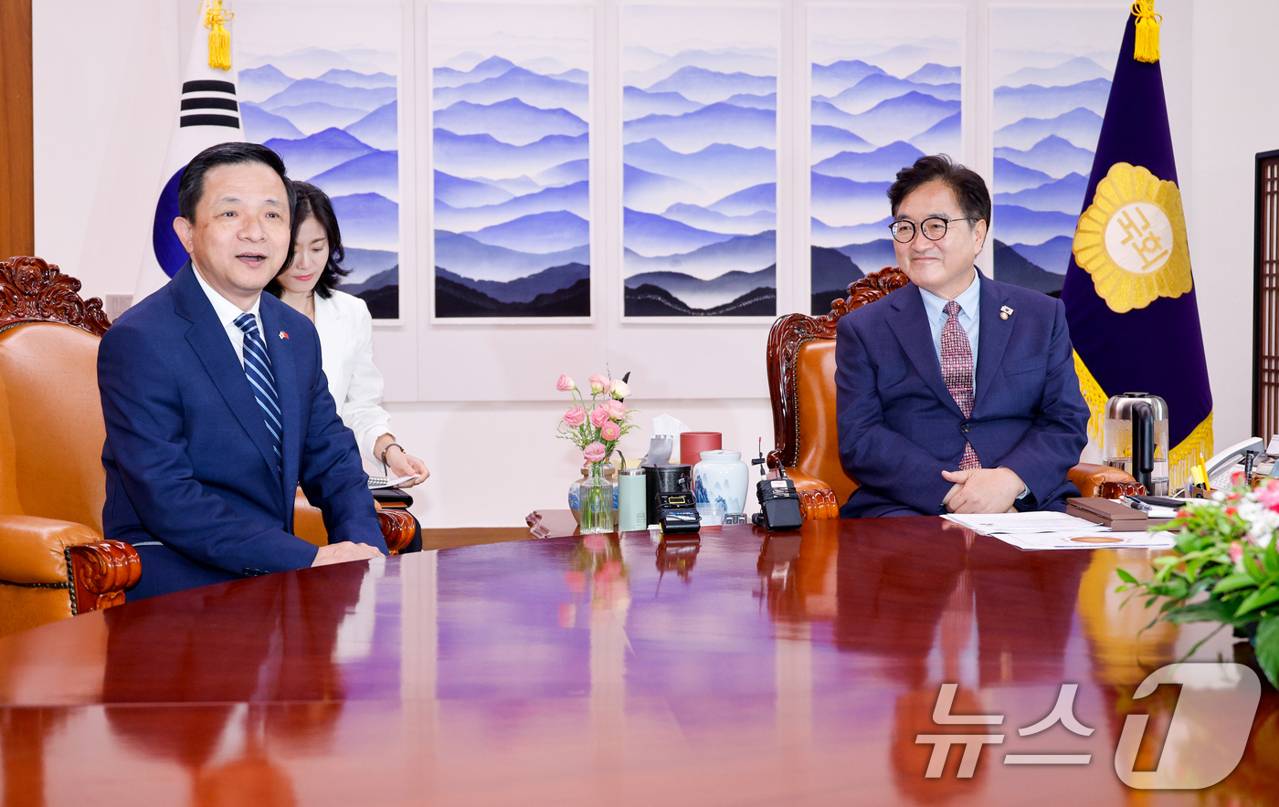 (서울=뉴스1) 안은나 기자 = 우원식 국회의장이 20일 오후 서울 여의도 국회의장 집무실에서 다이빙 주한중국대사를 접견하고 있다. 2025.8.20/뉴스1