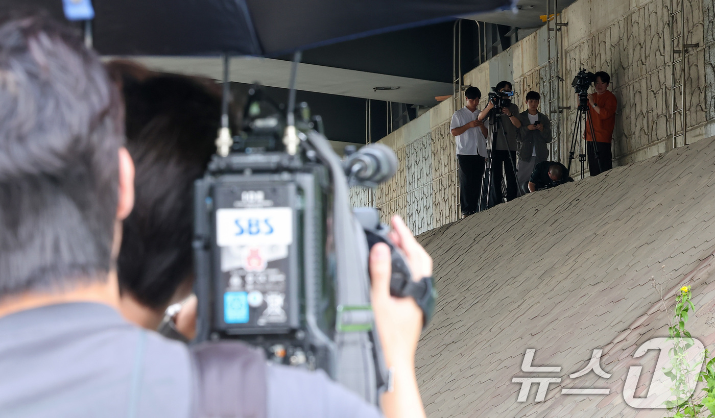 (시흥=뉴스1) 김성진 기자 = 이태원 참사 현장 지원 이후 우울증을 앓던 30대 소방대원이 실종된 지 10일 만에 숨진 채 발견됐다.20일 경찰에 따르면 이날 오후 12시30분쯤 …