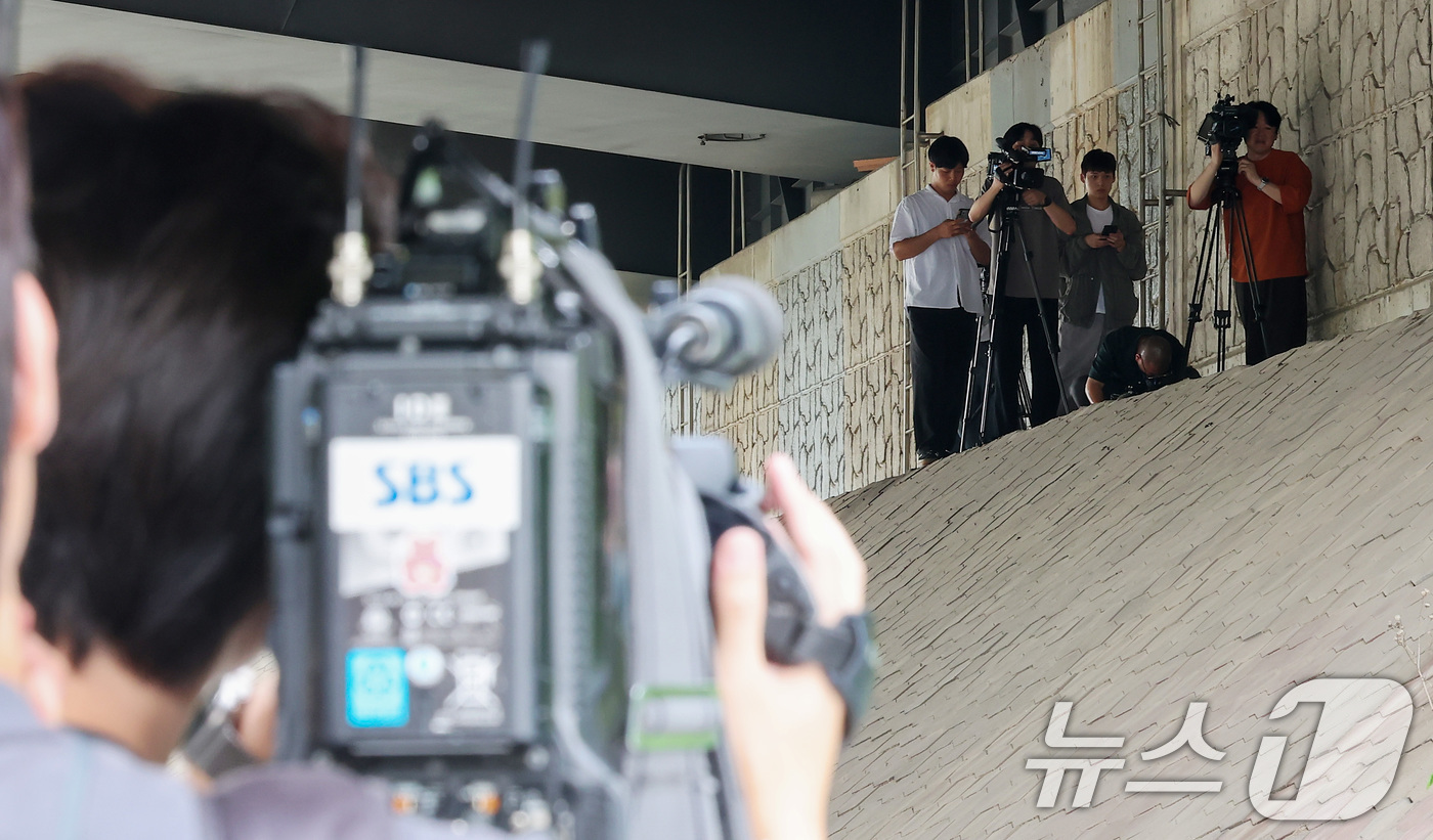 (시흥=뉴스1) 김성진 기자 = 이태원 참사 현장 지원 이후 우울증을 앓던 30대 소방대원이 실종된 지 10일 만에 숨진 채 발견됐다.20일 경찰에 따르면 이날 오후 12시30분쯤 …