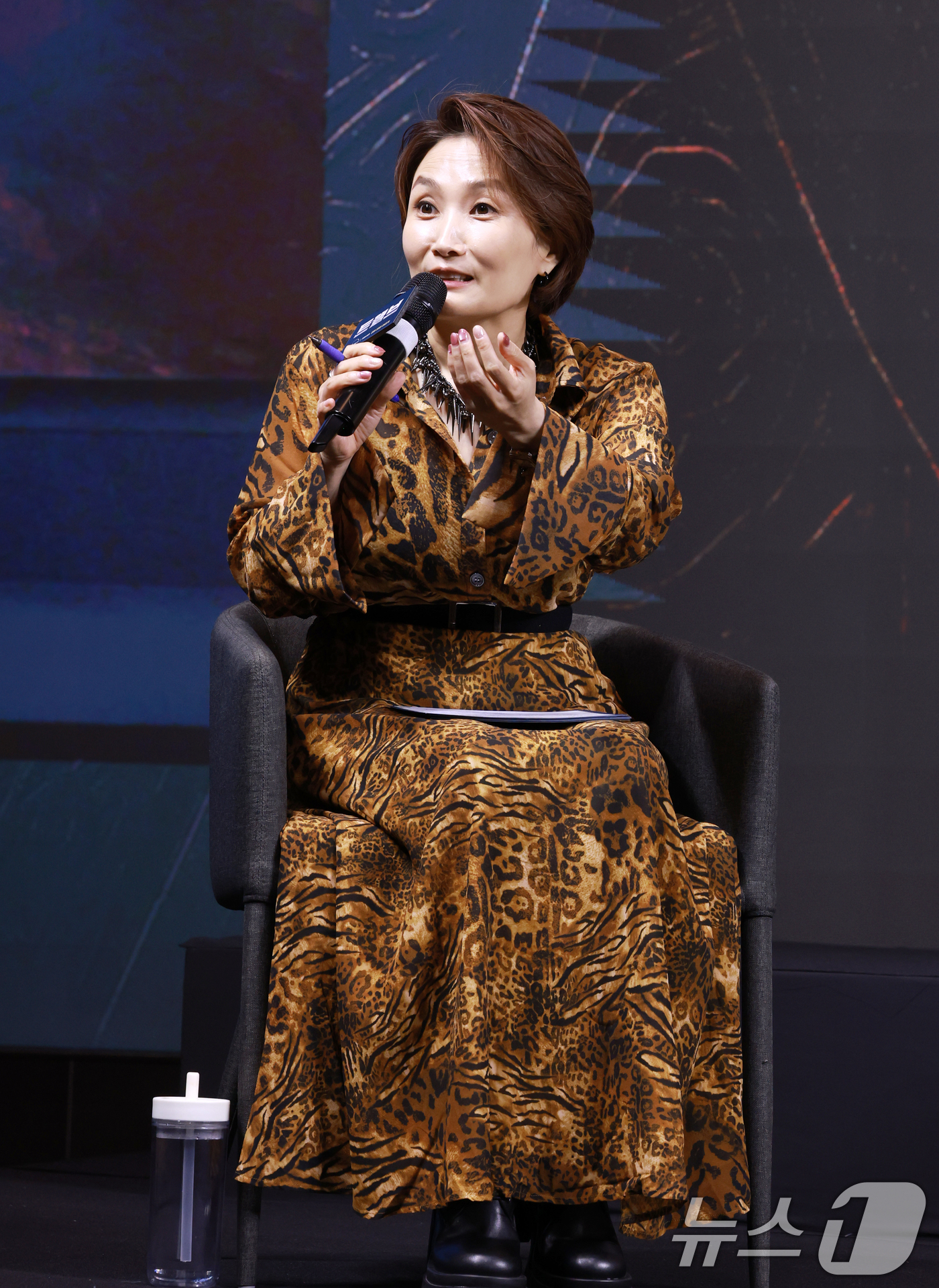 (서울=뉴스1) 권현진 기자 = 방송인 박경림이 20일 오전 서울 중구 앰배서더 서울 풀만 호텔에서 열린 KBS 2TV 토일 미니시리즈 '트웰브' 제작발표회에 참석해 진행하고 있다 …