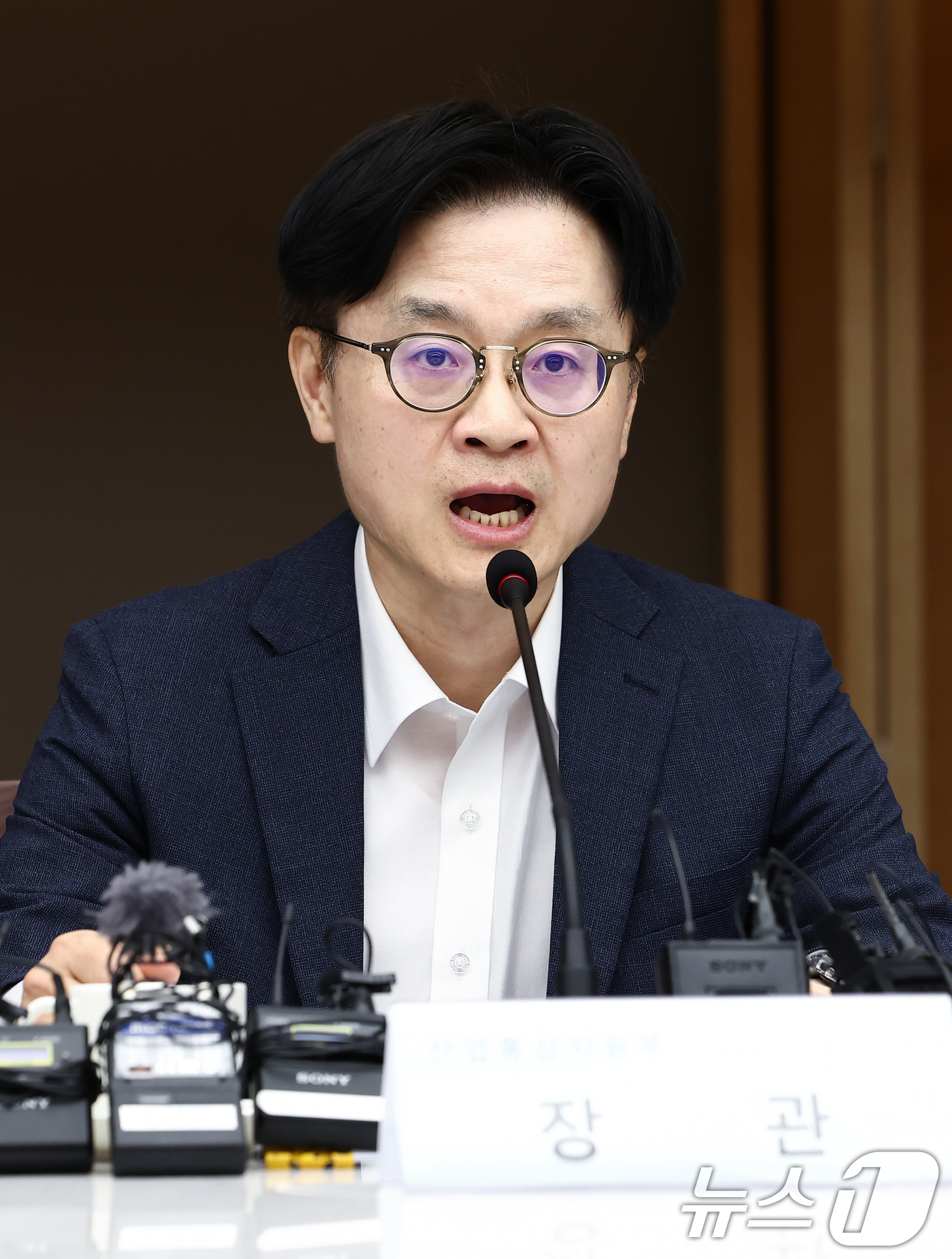 (서울=뉴스1) 김민지 기자 = 김정관 산업통상자원부 장관이 20일 오후 서울 중구 대한상공회의소에서 열린 석유화학업계 사업재편 자율협약식에서 모두 발언을 하고 있다. 2025.8 …