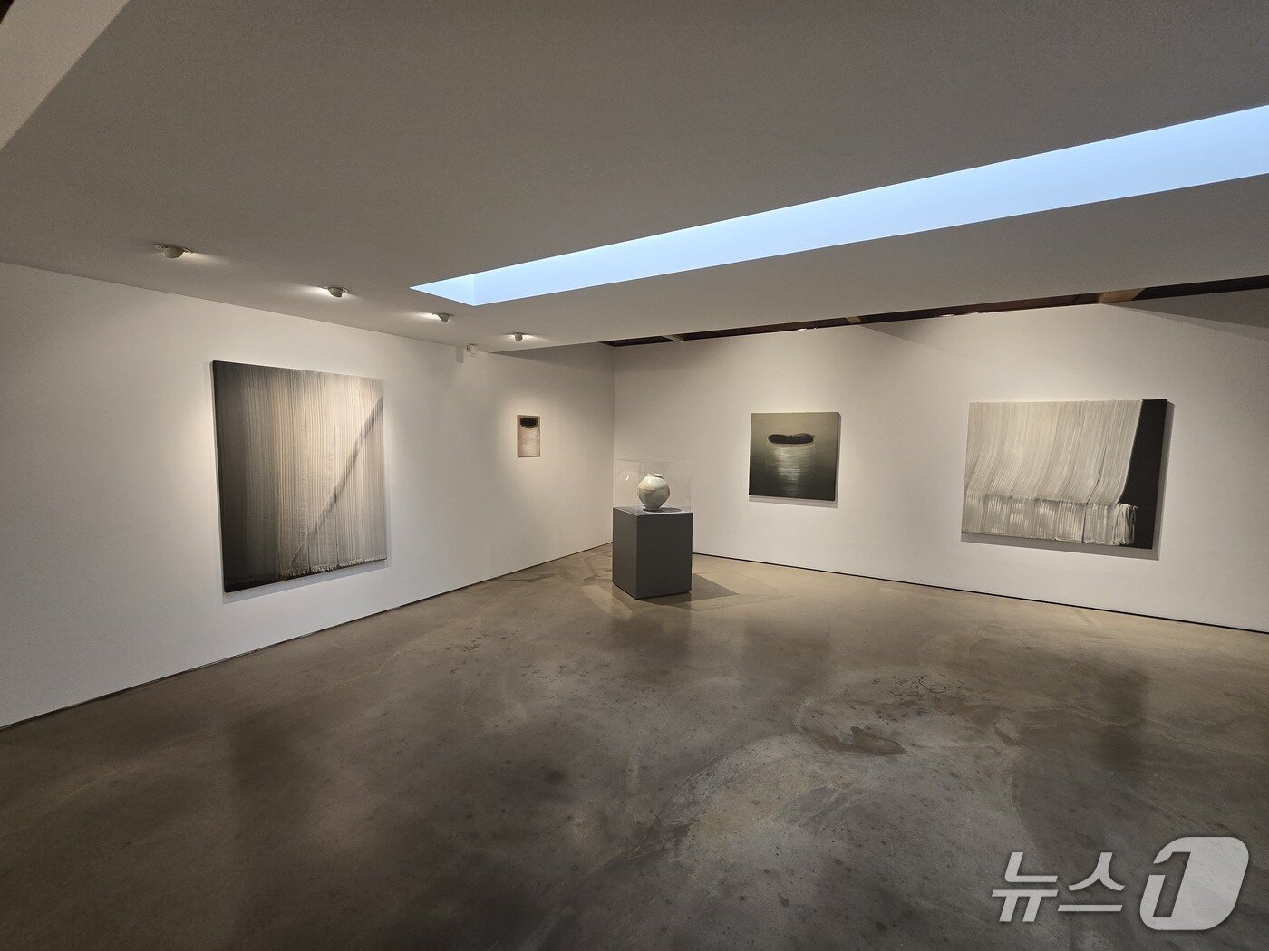 본문 이미지 - 그룹전 &#39;흙으로부터&#39; ⓒ 뉴스1 김정한 기자