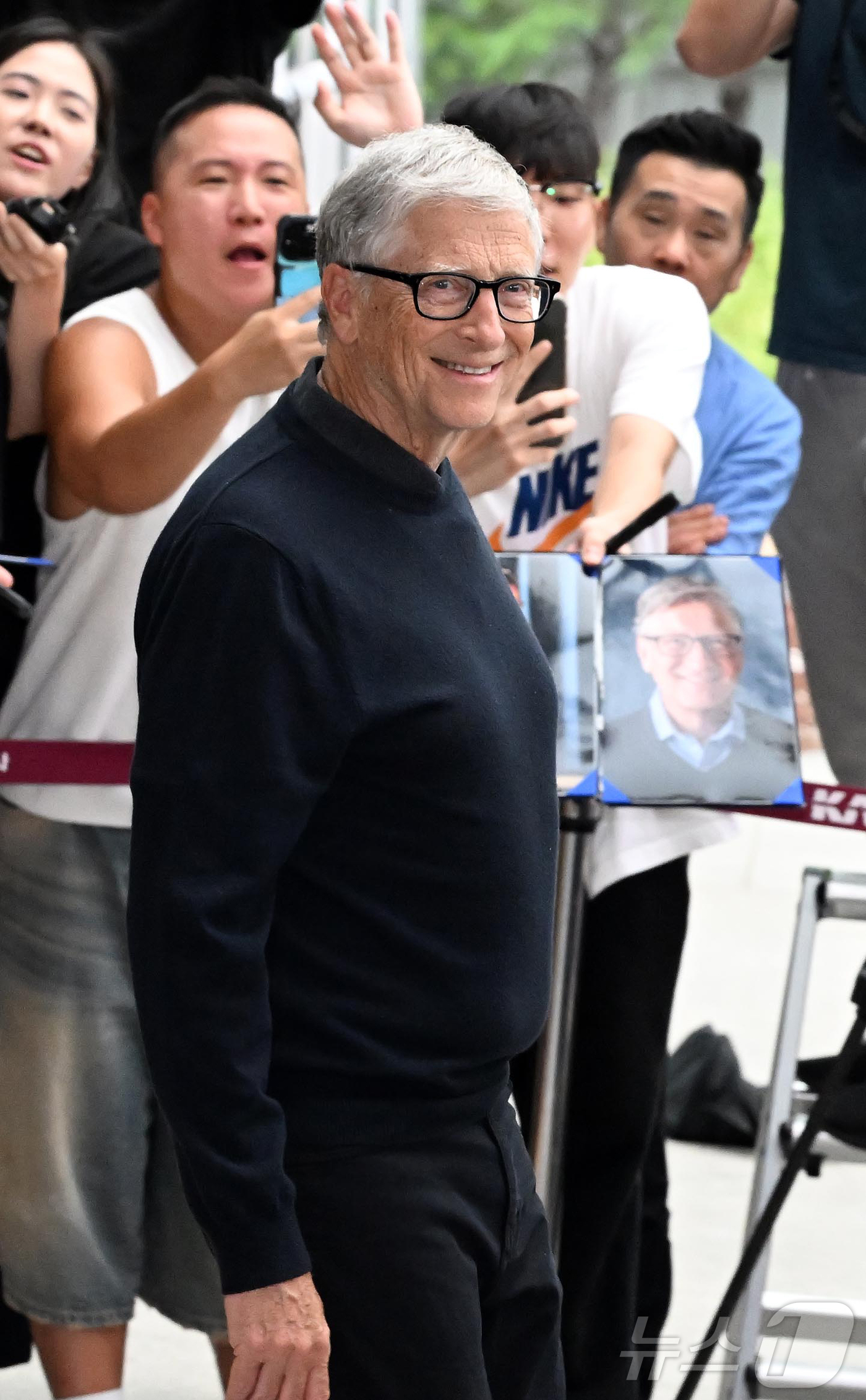 (서울=뉴스1) 김진환 기자 = 마이크로소프트(MS)의 공동창업자이자 `빌 앤드 멀린다 게이츠 재단` 이사장인 빌 게이츠가 20일 오후 서울 강서구 서울김포비즈니스항공센터를 통해 …