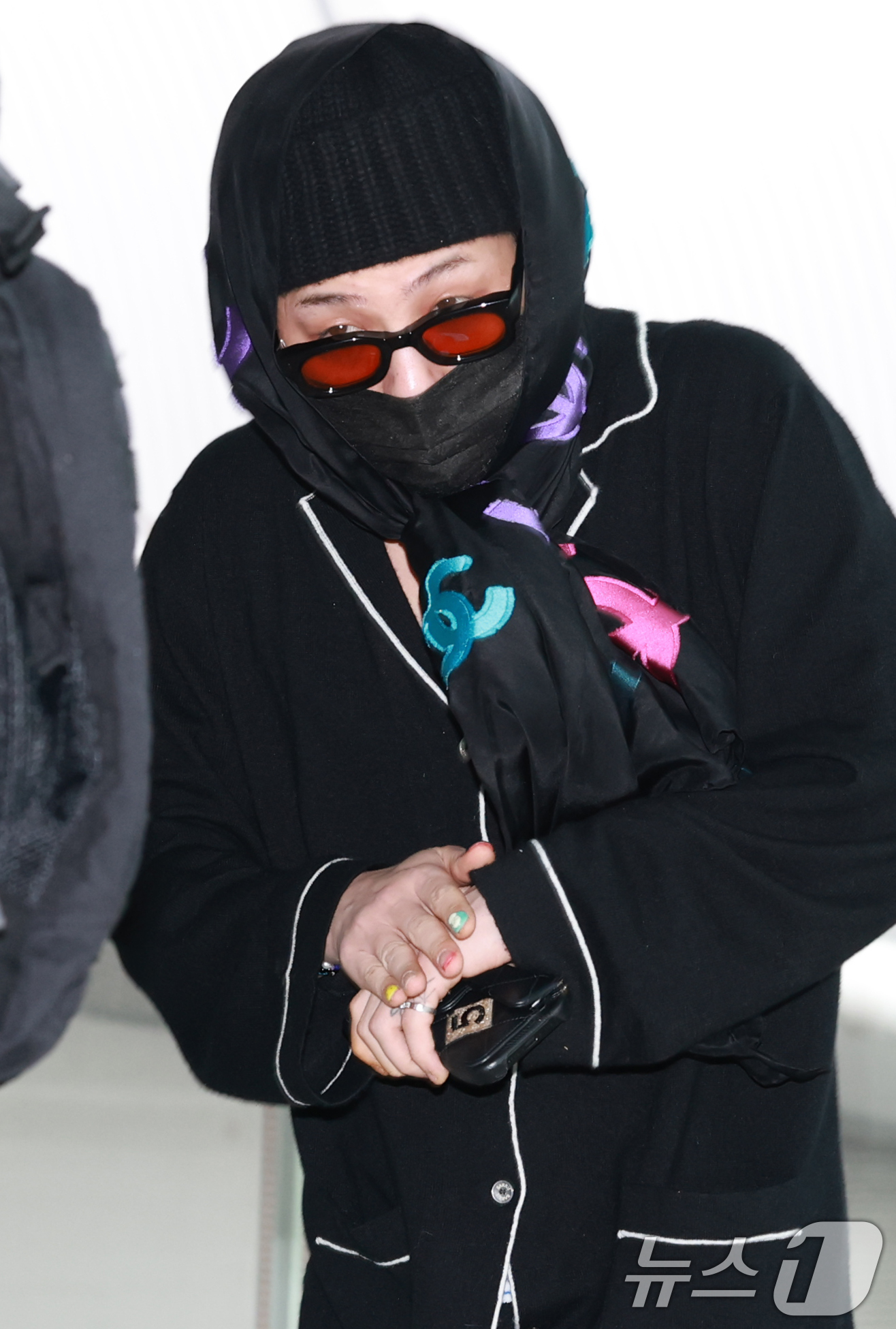 (인천공항=뉴스1) 권현진 기자 = 빅뱅 지드래곤(GD)이 해외 일정을 위해 20일 오후 인천국제공항을 통해 미국 뉴욕으로 출국하고 있다. 2025.8.20/뉴스1