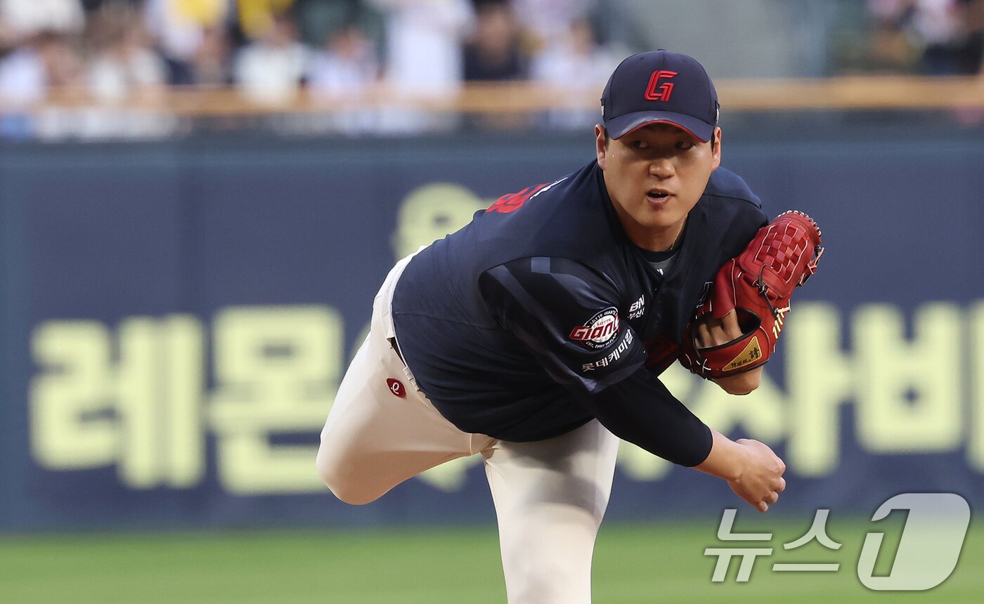 본문 이미지 - 롯데 자이언츠 투수 나균안. 2025.8.20/뉴스1 ⓒ News1 장수영 기자