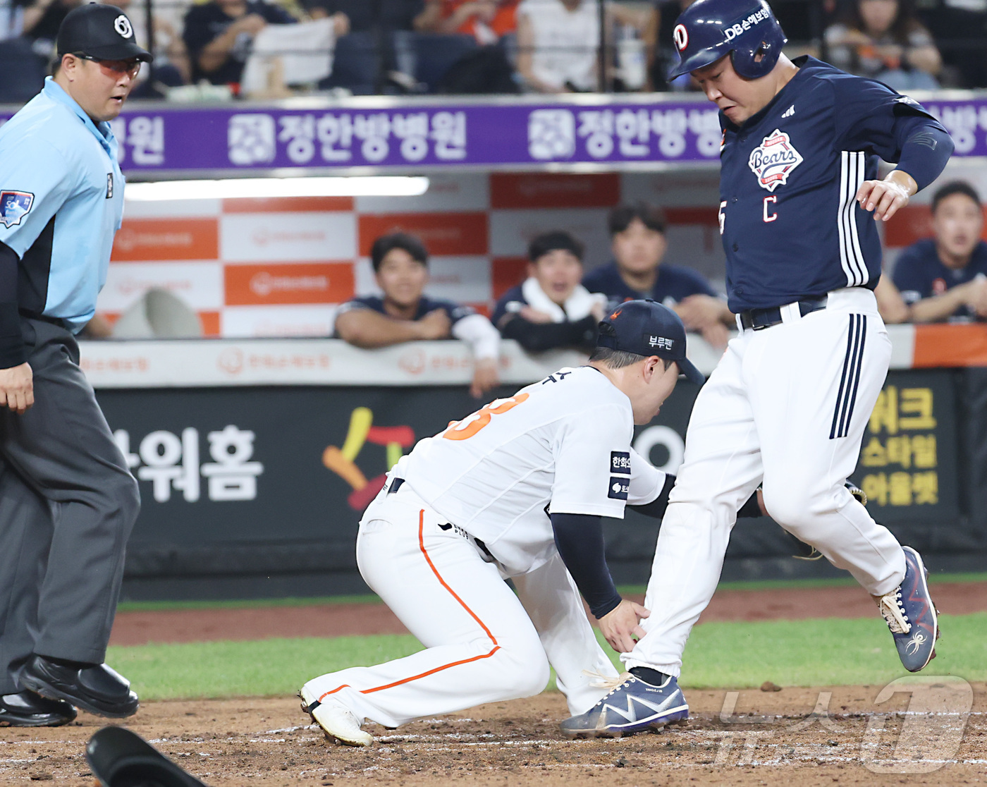 (대전=뉴스1) 김기남 기자 = 20일 대전 한화생명볼파크에서 열린 프로야구 '2025 신한 SOL 뱅크 KBO리그' 한화이글스 대 두산베어스 경기에서 3회초  두산 3루주자 양의 …
