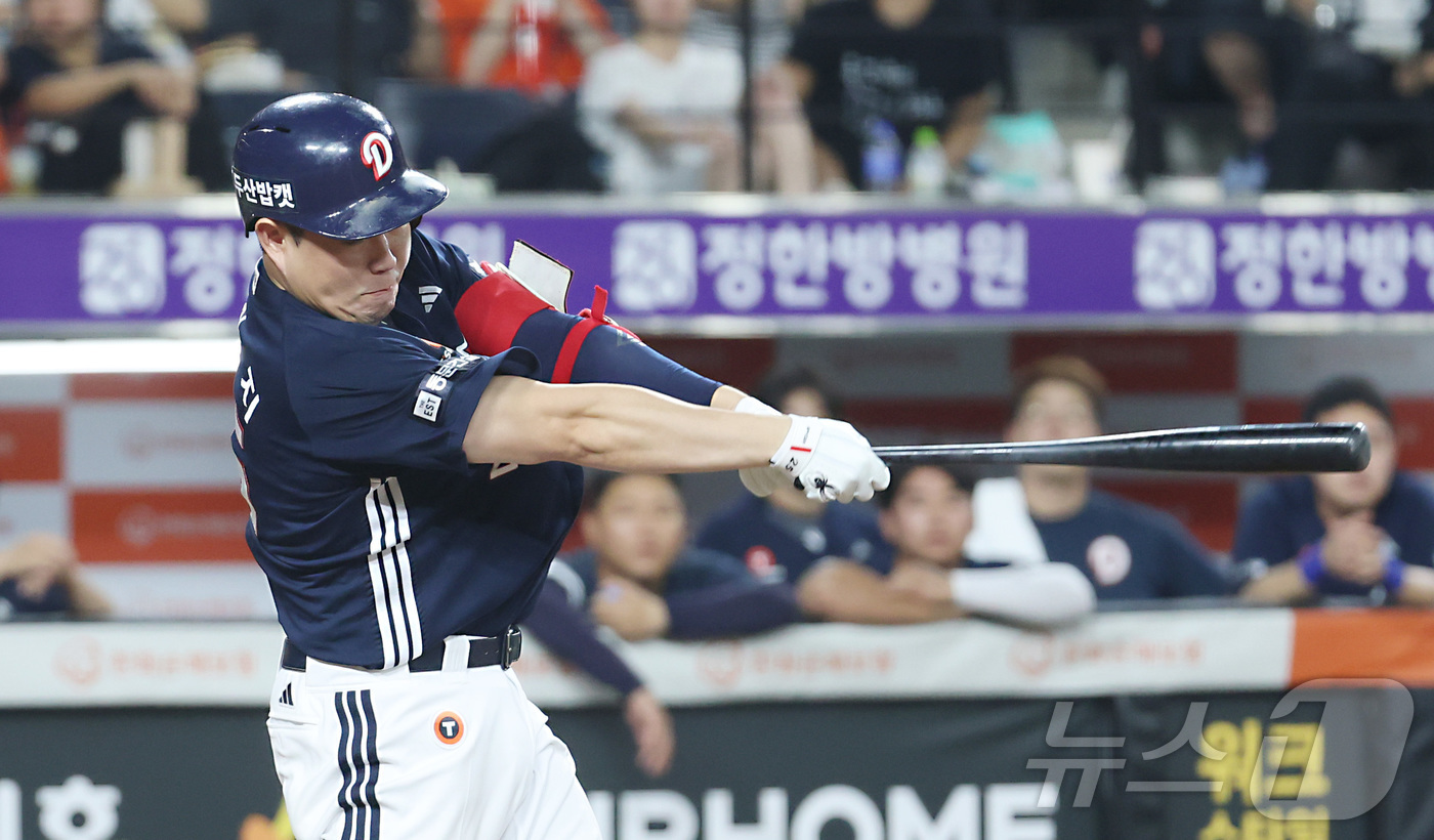 (대전=뉴스1) 김기남 기자 = 20일 대전 한화생명볼파크에서 열린 프로야구 '2025 신한 SOL 뱅크 KBO리그' 한화이글스 대 두산베어스 경기에서 두산 양의지가 5회초 안타를 …