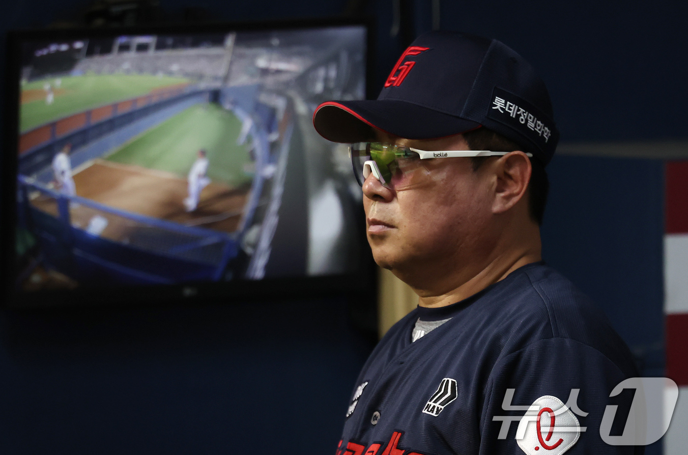 (서울=뉴스1) 장수영 기자 = 20일 서울 송파구 잠실야구장에서 열린 프로야구 '2025 신한 SOL 뱅크 KBO리그' 롯데 자이언츠 대 LG 트윈스 경기, 롯데 김태형 감독이 …