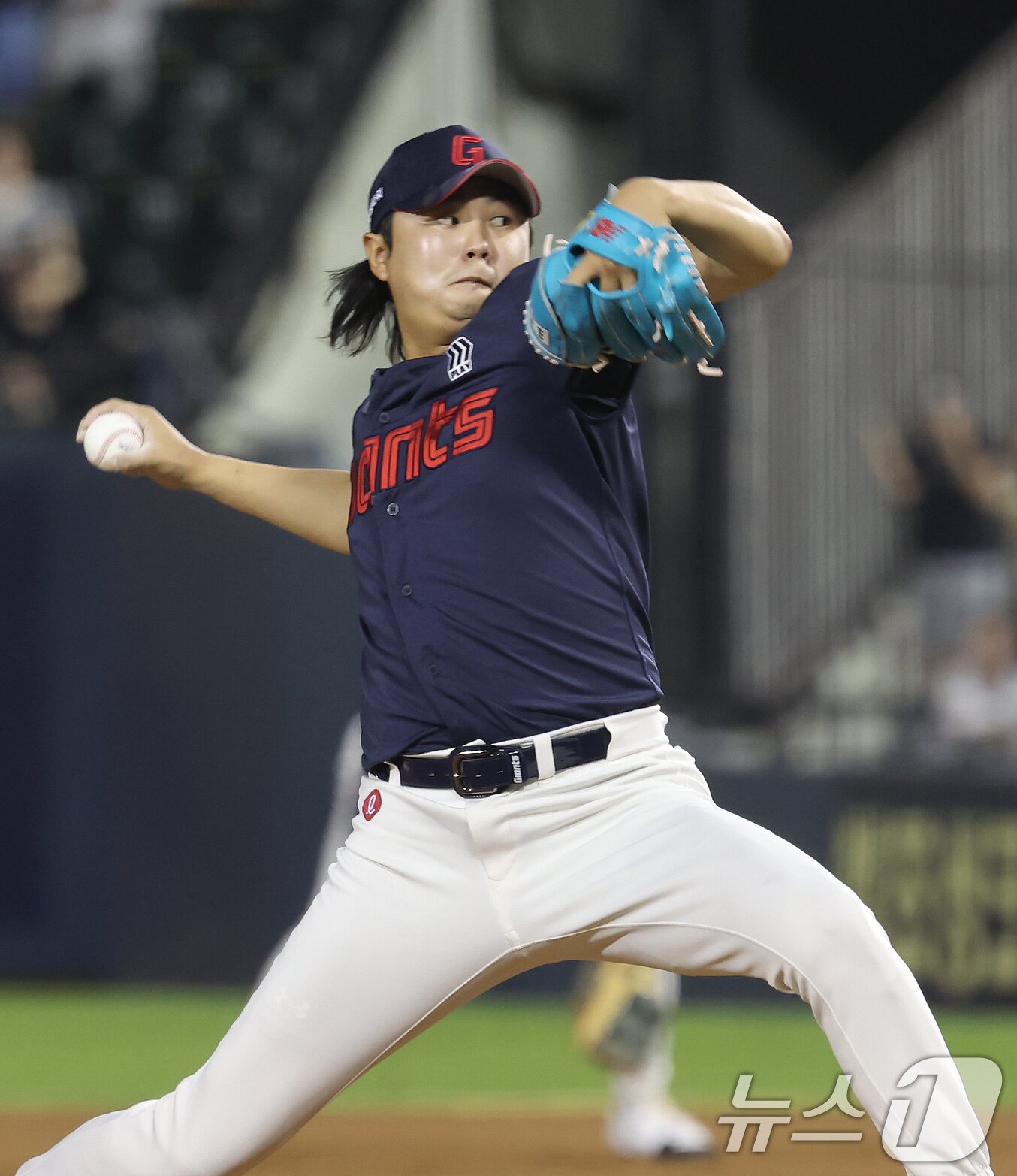 본문 이미지 - 롯데 자이언츠 투수 정철원. 뉴스1 DB ⓒ News1 장수영 기자