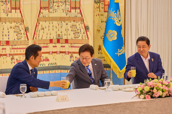 李대통령, 與지도부와 만찬…정기국회 후속조치·내란재판부 논의할 듯