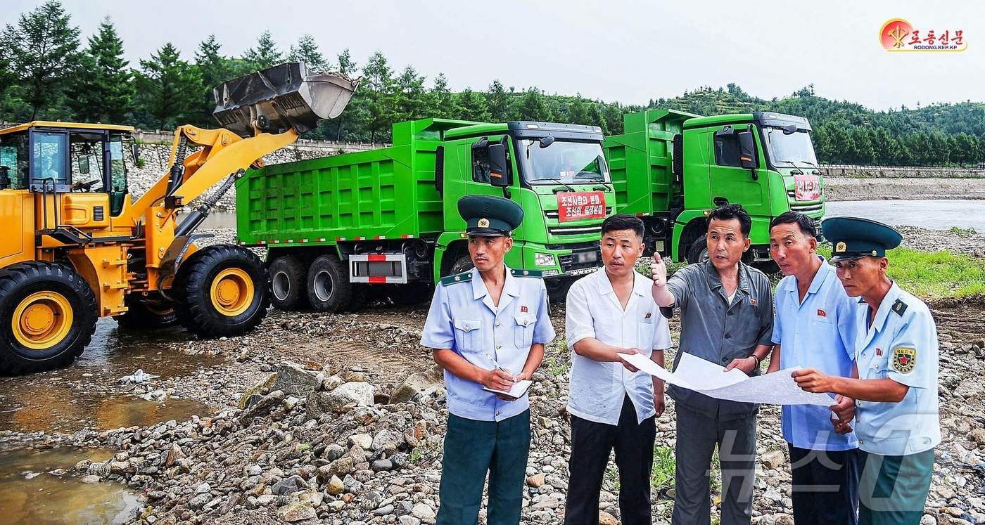 (평양 노동신문=뉴스1) = 북한 노동당 기관지 노동신문은 21일 대관군을 조명하며 "최대로 긴장각성해 재해성 기후에 철저히 대처하자"고 보도했다. [국내에서만 사용가능. 재배포 …