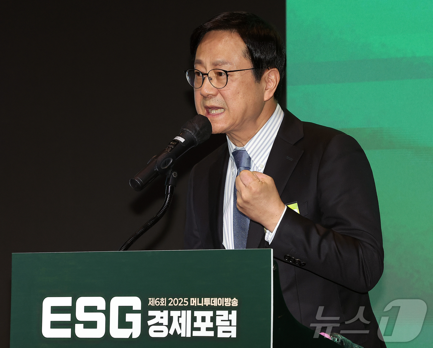 (서울=뉴스1) 김진환 기자 = 류영재 서스틴베스트 대표가 21일 오전 서울 영등포구 여의도 글래드호텔에서 열린 제6회 2025 머니투데이방송 ESG 경제포럼 ‘2025 상법개정과 …