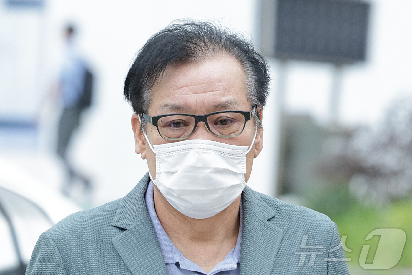 (서울=뉴스1) 신웅수 기자 = 김건희 여사와 친분을 이용해 각종 청탁을 받은 의혹이 제기된 건진법사 전성배 씨가 21일 서울 종로구에 마련된 민중기 특별검사팀(김건희 특검팀) 사 …