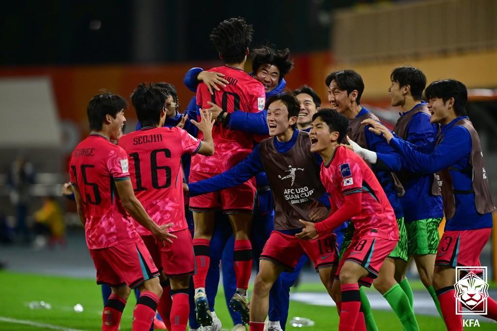 본문 이미지 - U20 아시안컵에서 득점 후 기뻐하는 선수들&#40;대한축구협회 제공&#41; 
