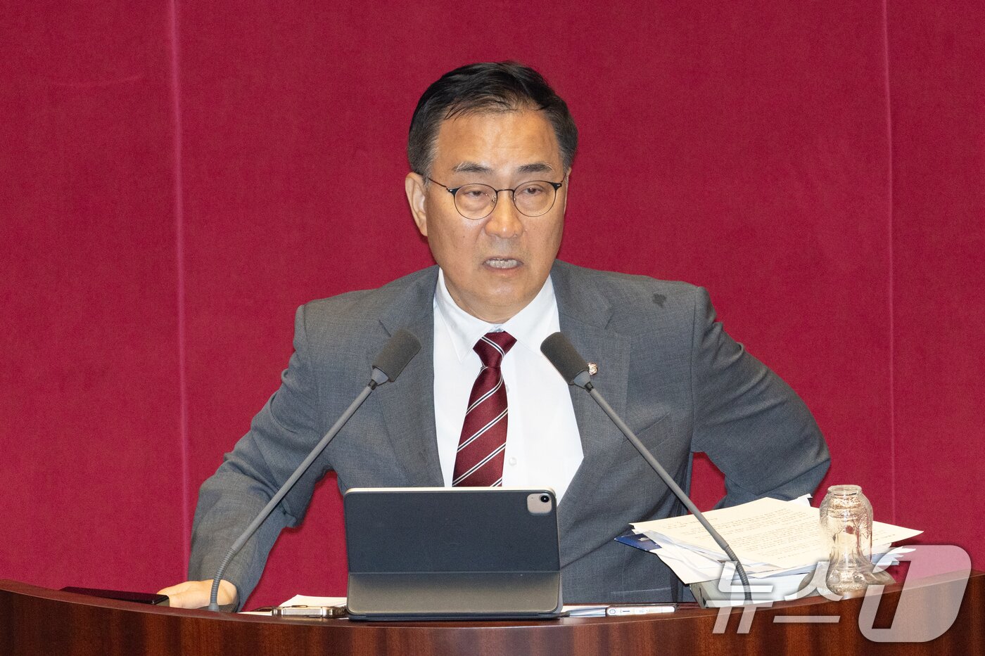 본문 이미지 - 최형두 국민의힘 의원이 21일 서울 여의도 국회에서 열린 제428회 국회&#40;임시회&#41; 본회의에서 한국교육방송공사법&#40;EBS법&#41; 개정안에 대한 무제한 토론&#40;필리버스터&#41;을 하고 있다. 2025.8.21/뉴스1 ⓒ News1 이승배 기자