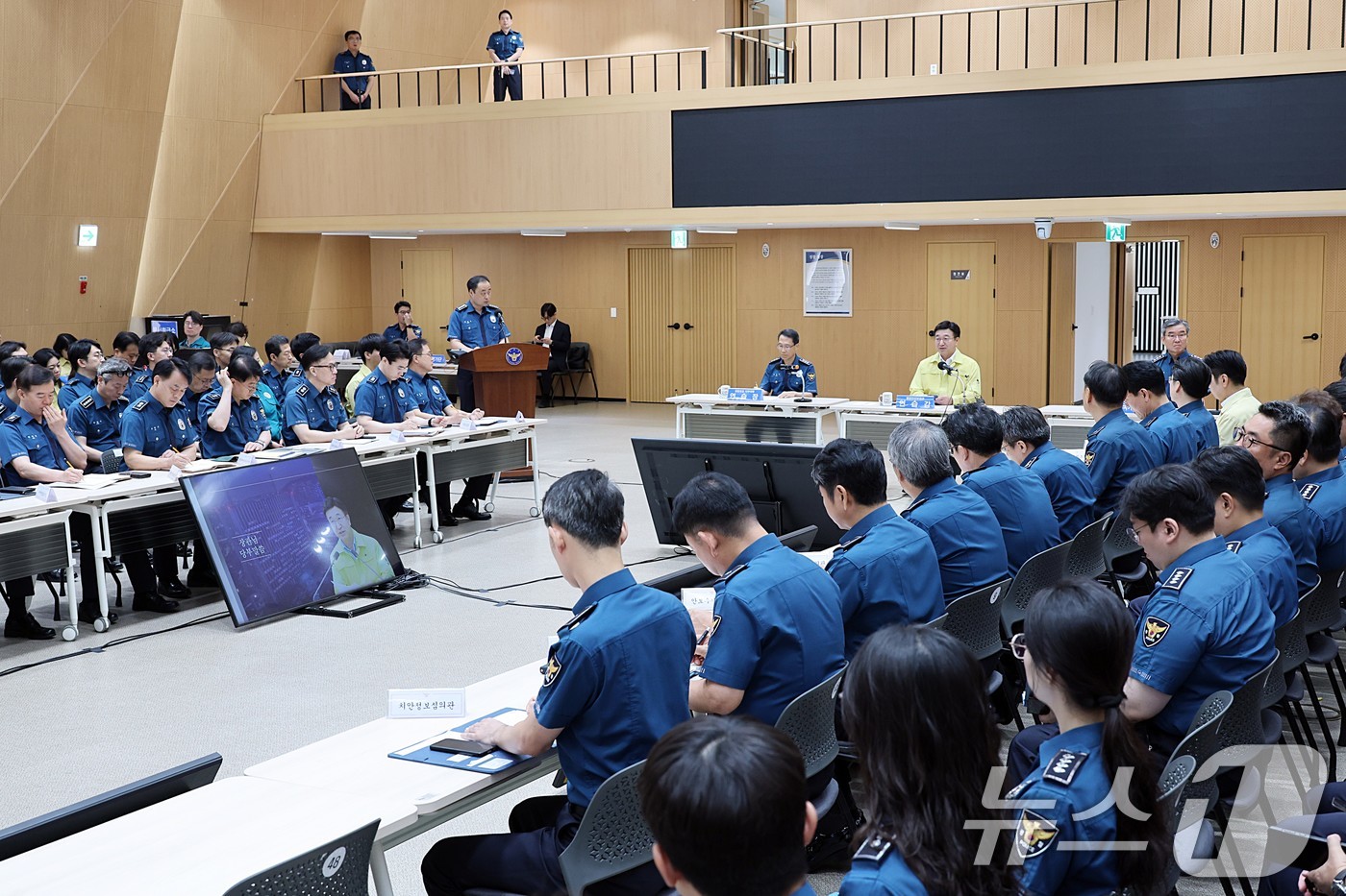 (서울=뉴스1) = 윤호중 행정안전부 장관이 21일 서울 종로구 경찰청을 방문해 2025년 을지연습 상황보고를 청취한 뒤 모두 발언을 하고 있다. (행정안전부 제공. 재판매 및 D …