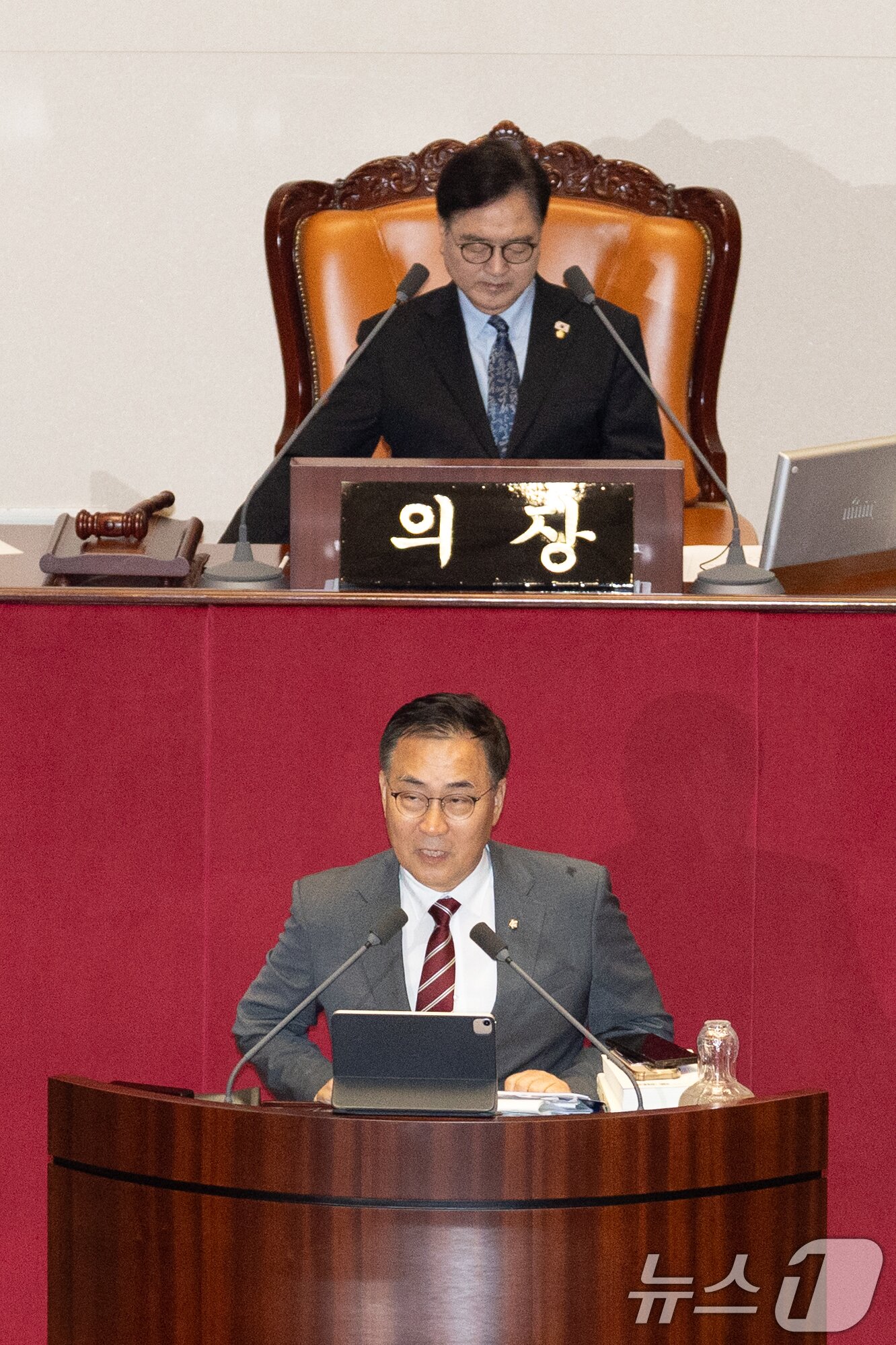 본문 이미지 - 최형두 국민의힘 의원이 21일 서울 여의도 국회에서 열린 제428회 국회&#40;임시회&#41; 본회의에서 한국교육방송공사법&#40;EBS법&#41; 개정안에 대한 무제한 토론&#40;필리버스터&#41;을 하고 있다. 2025.8.21/뉴스1 ⓒ News1 이승배 기자