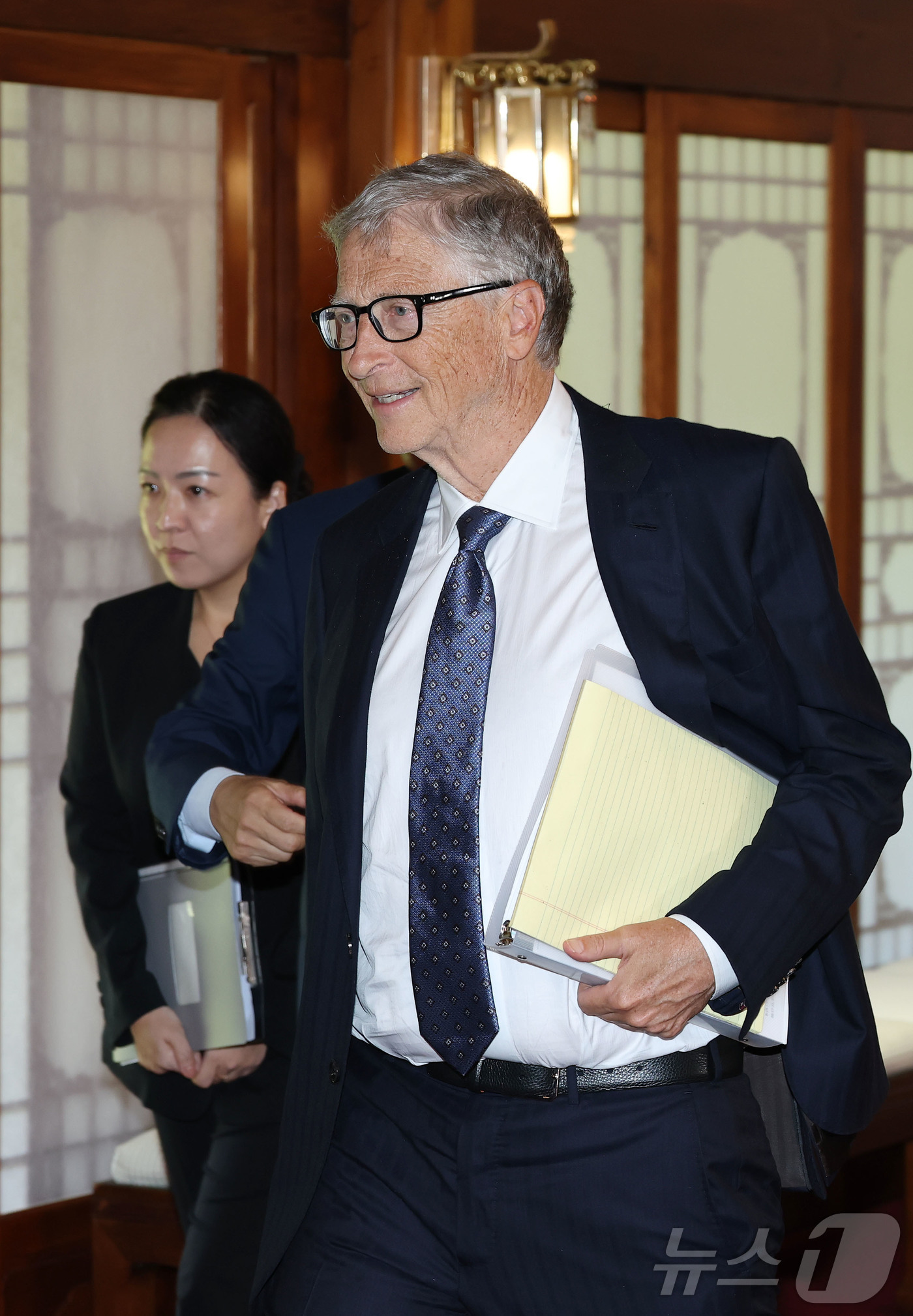 (서울=뉴스1) 청사사진기자단 = 빌 게이츠 게이츠재단 이사장이 21일 서울 삼청동 총리공관에서 열린 김민석 국무총리와 오찬회담에 참석하고 있다. 2025.8.21/뉴스1