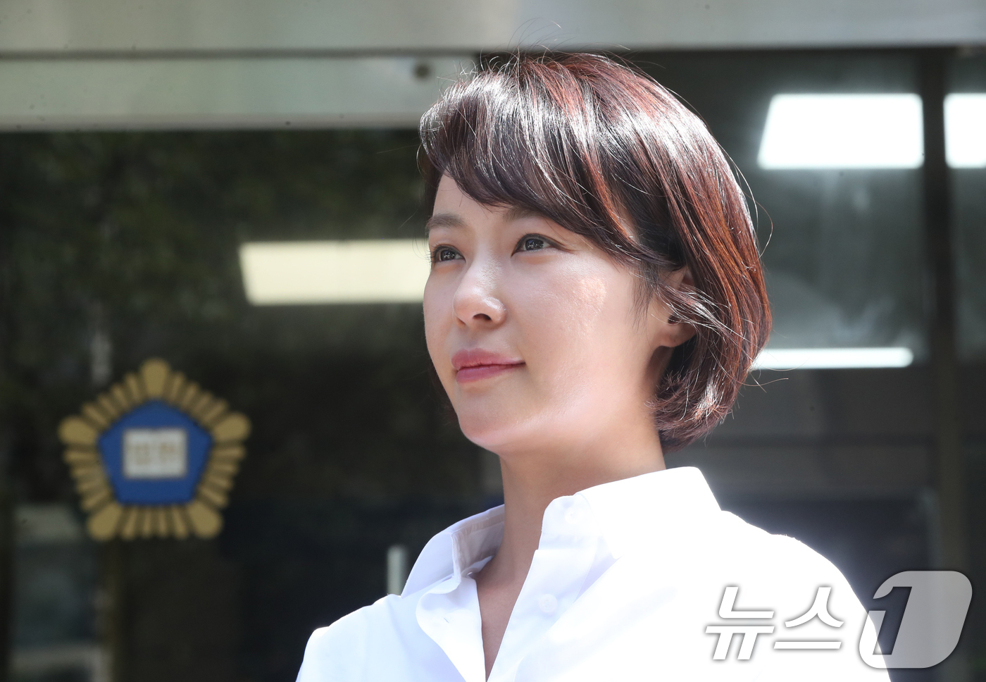 (제주=뉴스1) 오현지 기자 = 특정경제범죄 가중 처벌 등에 관한 법률 위반(횡령) 혐의로 기소된 배우 황정음이 21일 제주지방법원에서 열린 결심 공판에서 징역 3년을 구형받고 법 …