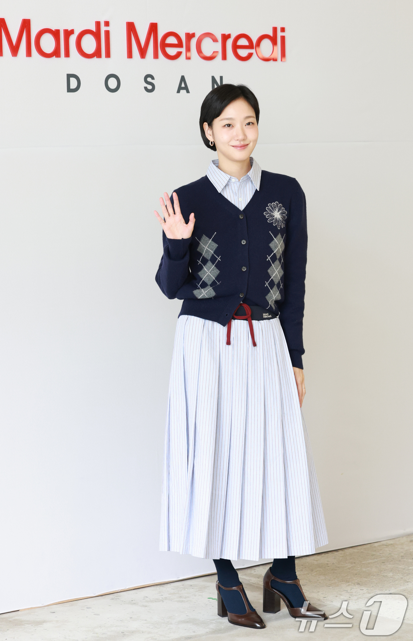 (서울=뉴스1) 권현진 기자 = 배우 김고은이 21일 오후 서울 강남구 신사동 마르디 메크르디 플래그십 스토어에서 열린 오픈 기념 포토월 행사에서 포즈를 취하고 있다. 2025.8 …