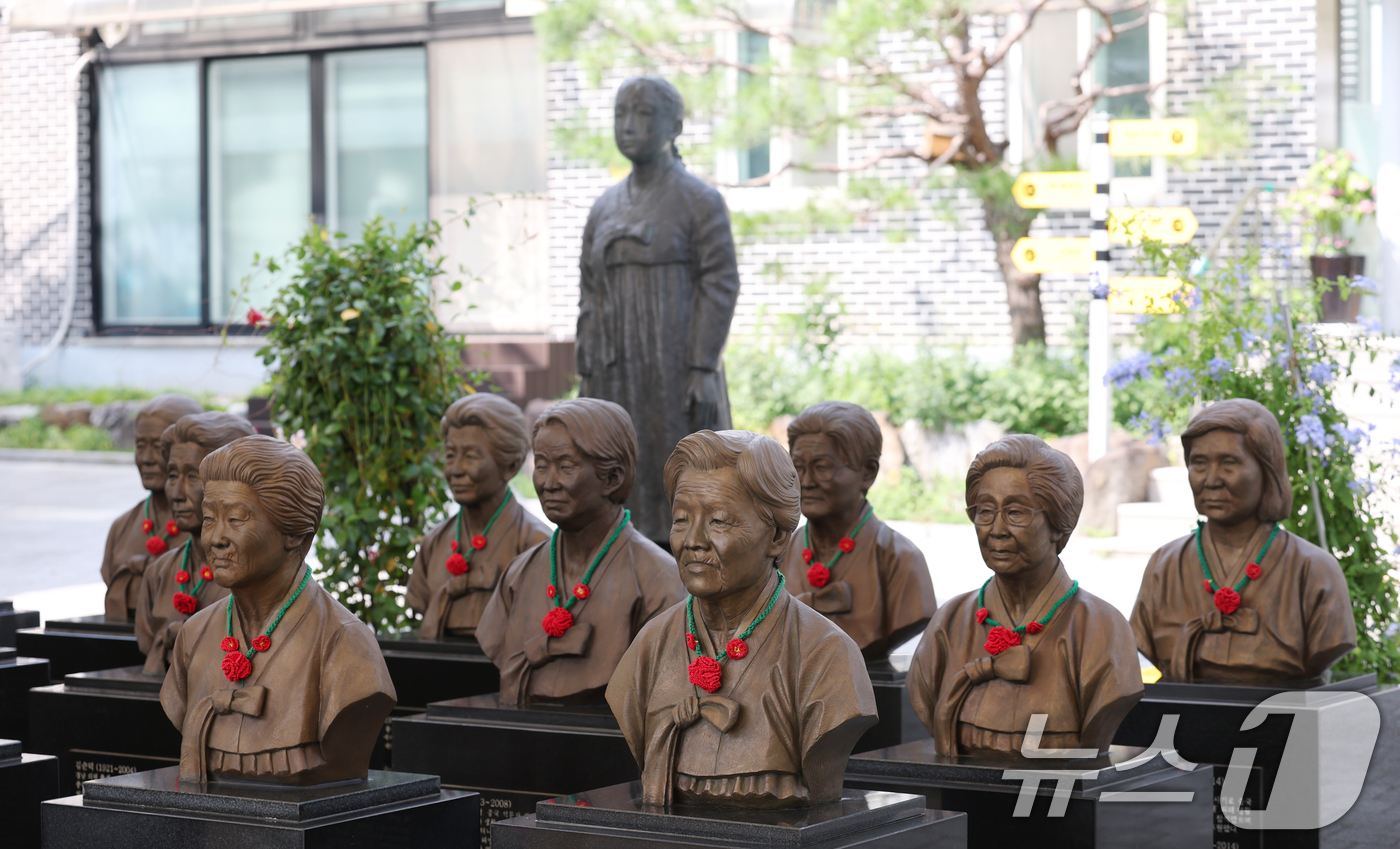 (경기광주=뉴스1) 김영운 기자 = 이재명 대통령이 방일을 앞두고 일본 요미우리신문과 인터뷰에서 위안부 합의와 강제 징용 배상 문제에 대해 "합의를 뒤집는 건 바람직하지 않다"며 …